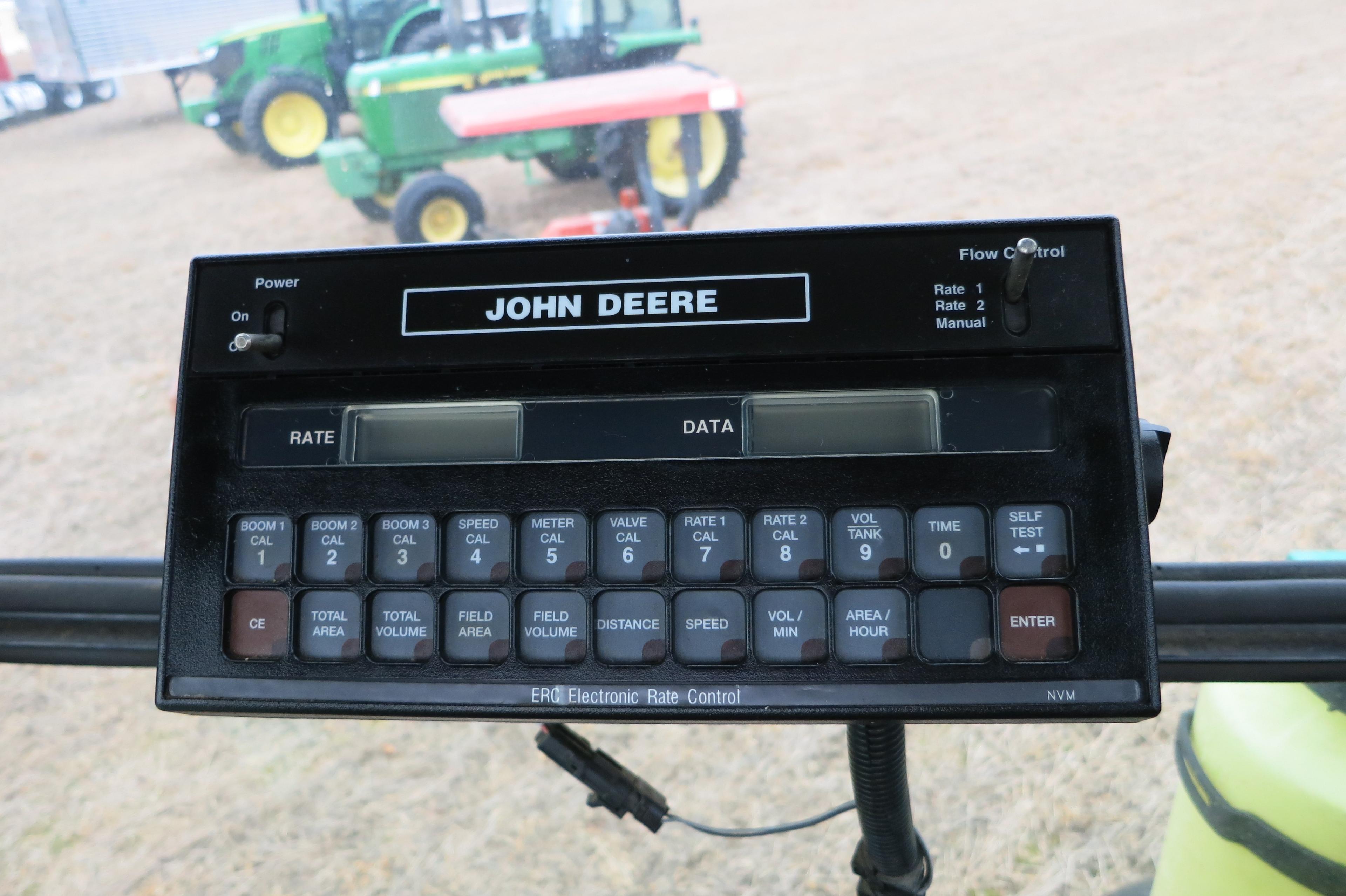 JD 6100 SPRAYER, JD RATE CONTROLLER, SN: 2015, 3895 HRS (BOUGHT NEW TO THIS FARM)