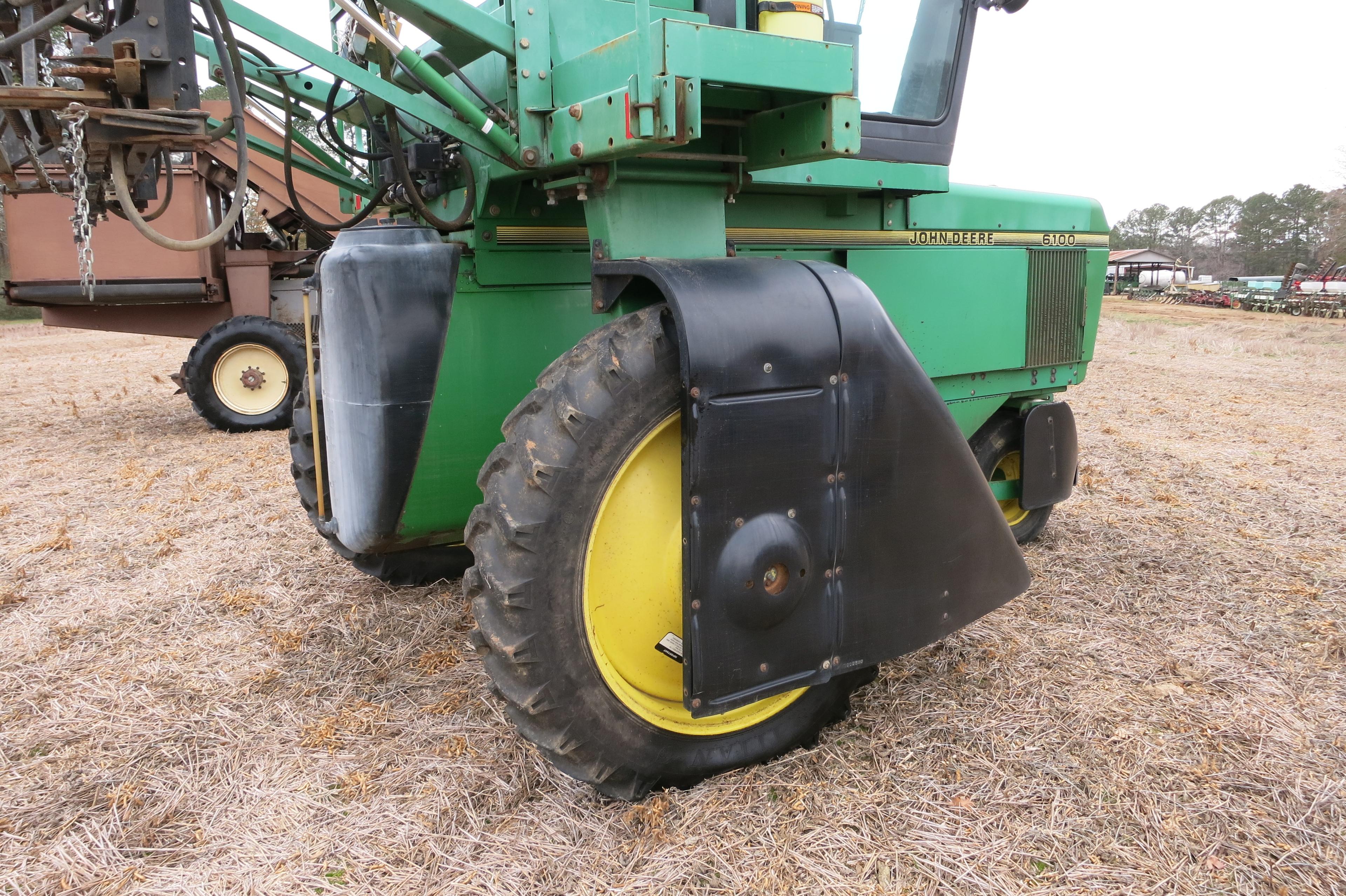 JD 6100 SPRAYER, JD RATE CONTROLLER, SN: 2015, 3895 HRS (BOUGHT NEW TO THIS FARM)