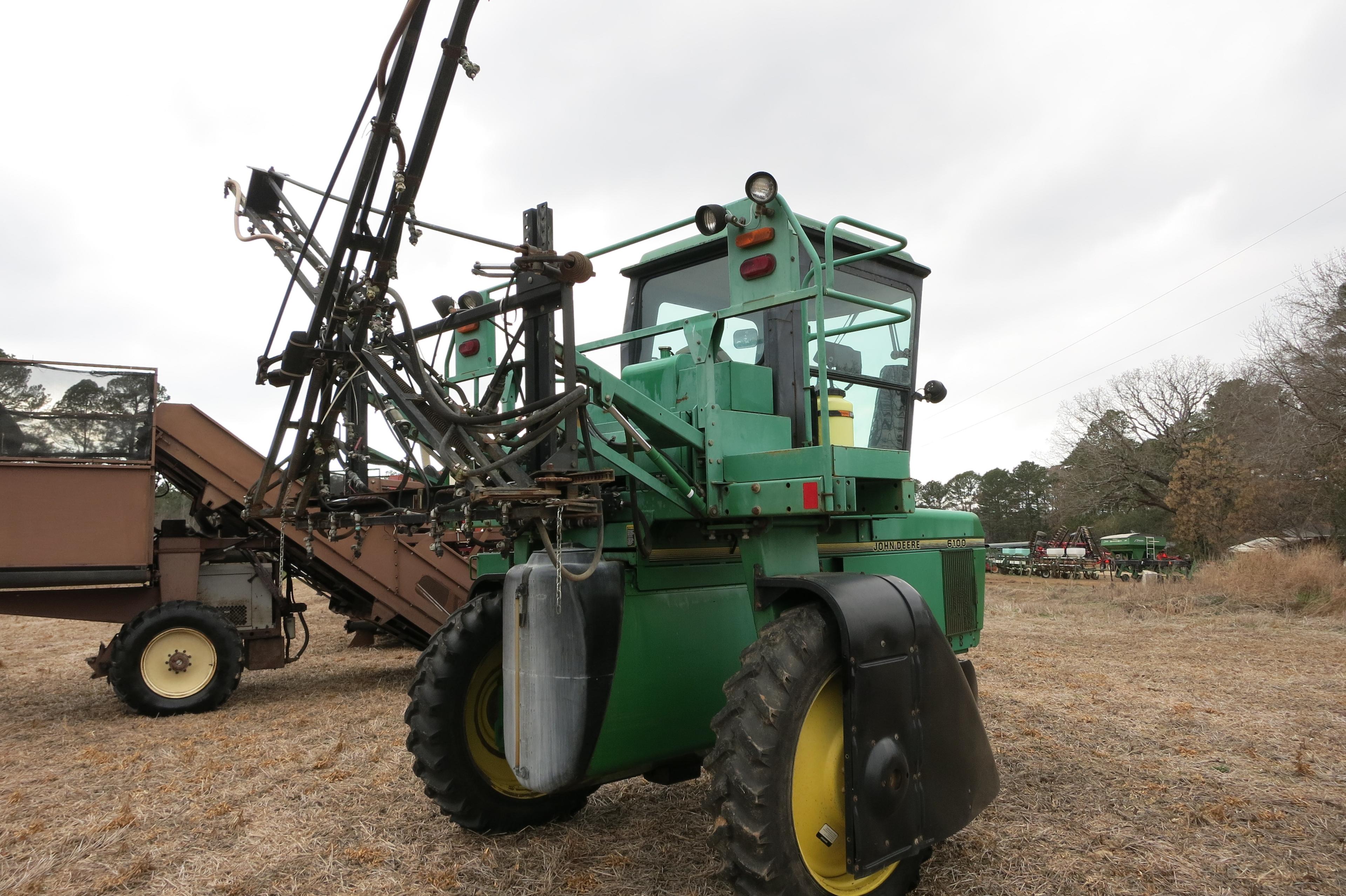 JD 6100 SPRAYER, JD RATE CONTROLLER, SN: 2015, 3895 HRS (BOUGHT NEW TO THIS FARM)