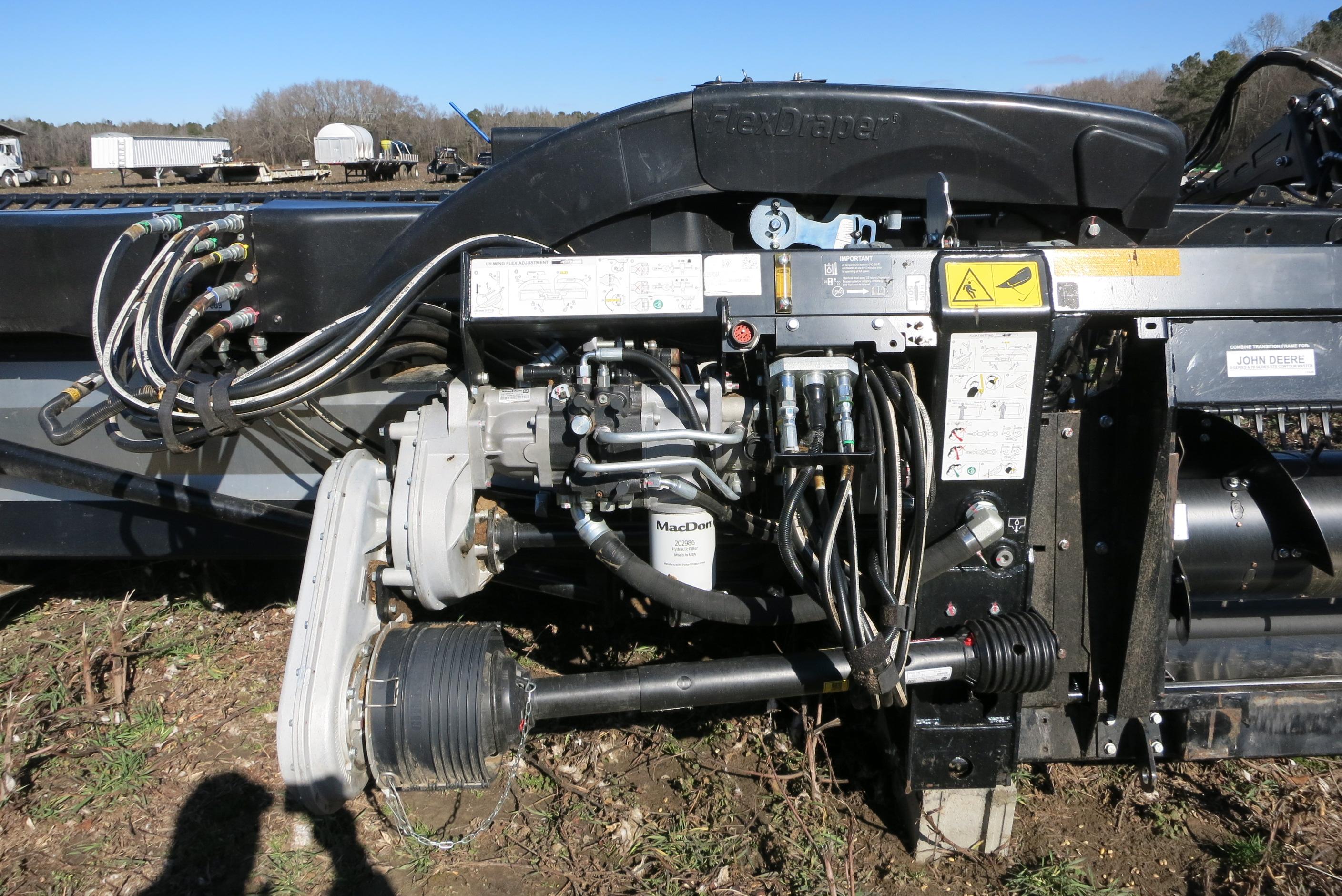 MACDON FD235, 35' DRAPER HEAD, (2023 MODEL LIKE NEW) SN:452834-23