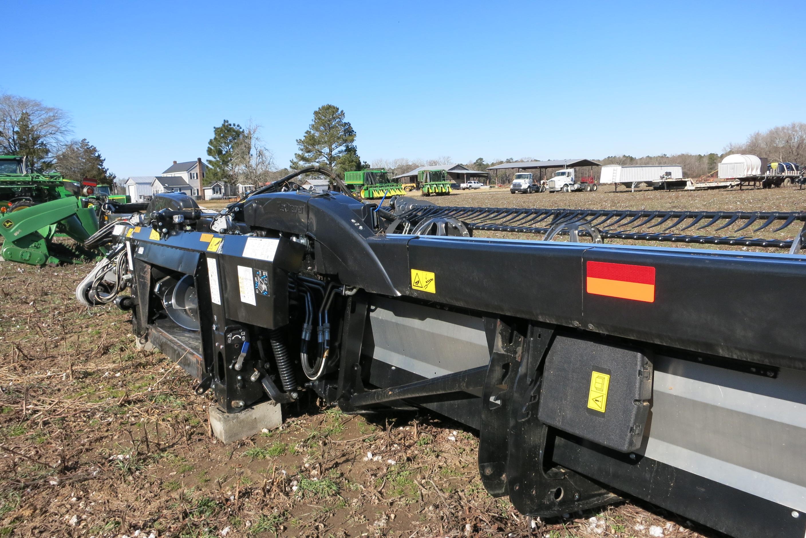 MACDON FD235, 35' DRAPER HEAD, (2023 MODEL LIKE NEW) SN:452834-23