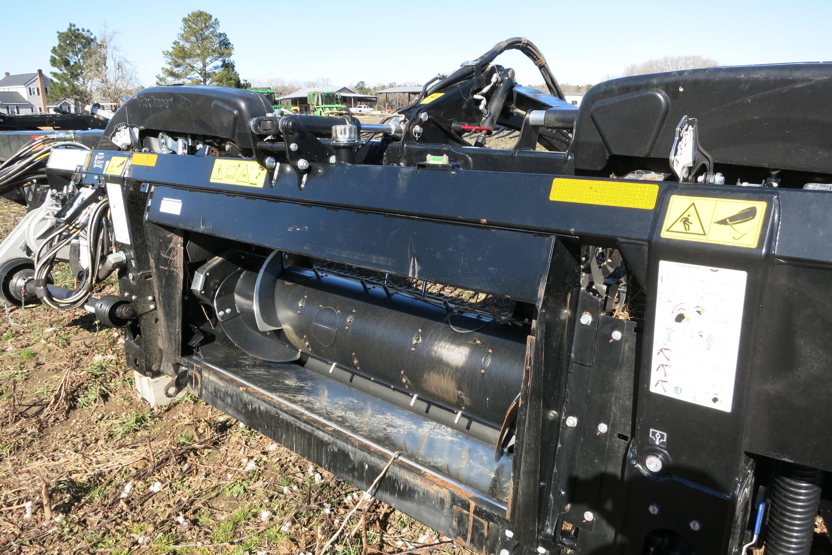 MACDON FD235, 35' DRAPER HEAD, (2023 MODEL LIKE NEW) SN:452834-23