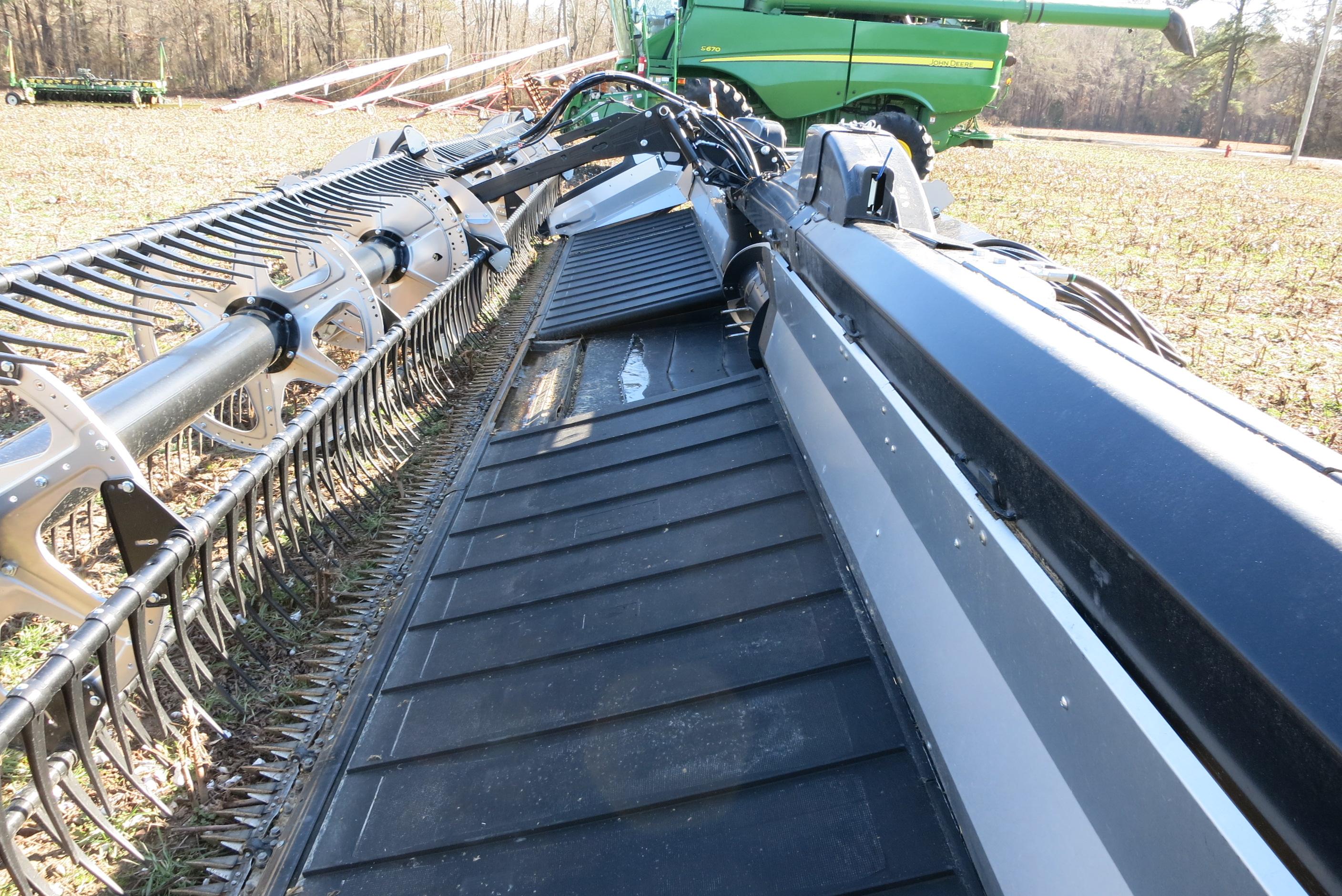 MACDON FD235, 35' DRAPER HEAD, (2023 MODEL LIKE NEW) SN:452834-23