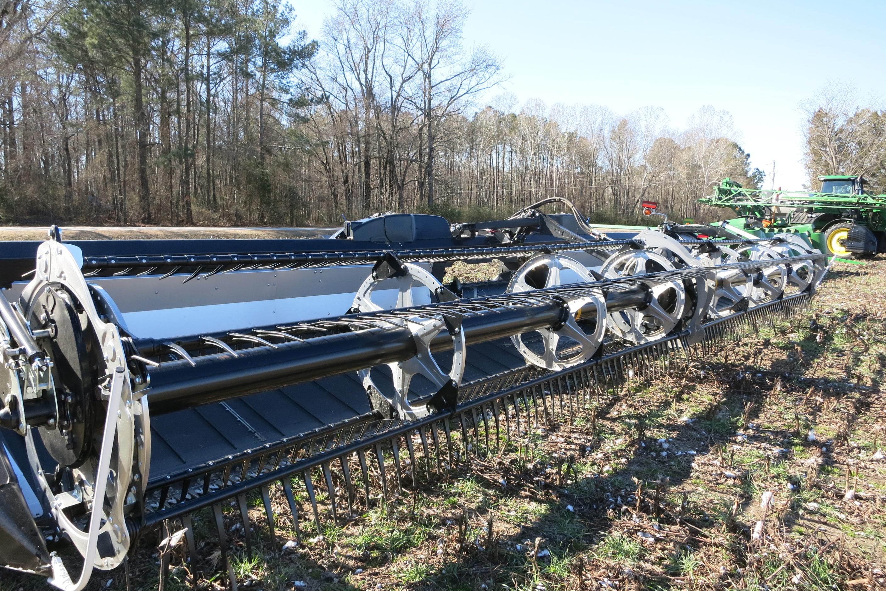 MACDON FD235, 35' DRAPER HEAD, (2023 MODEL LIKE NEW) SN:452834-23