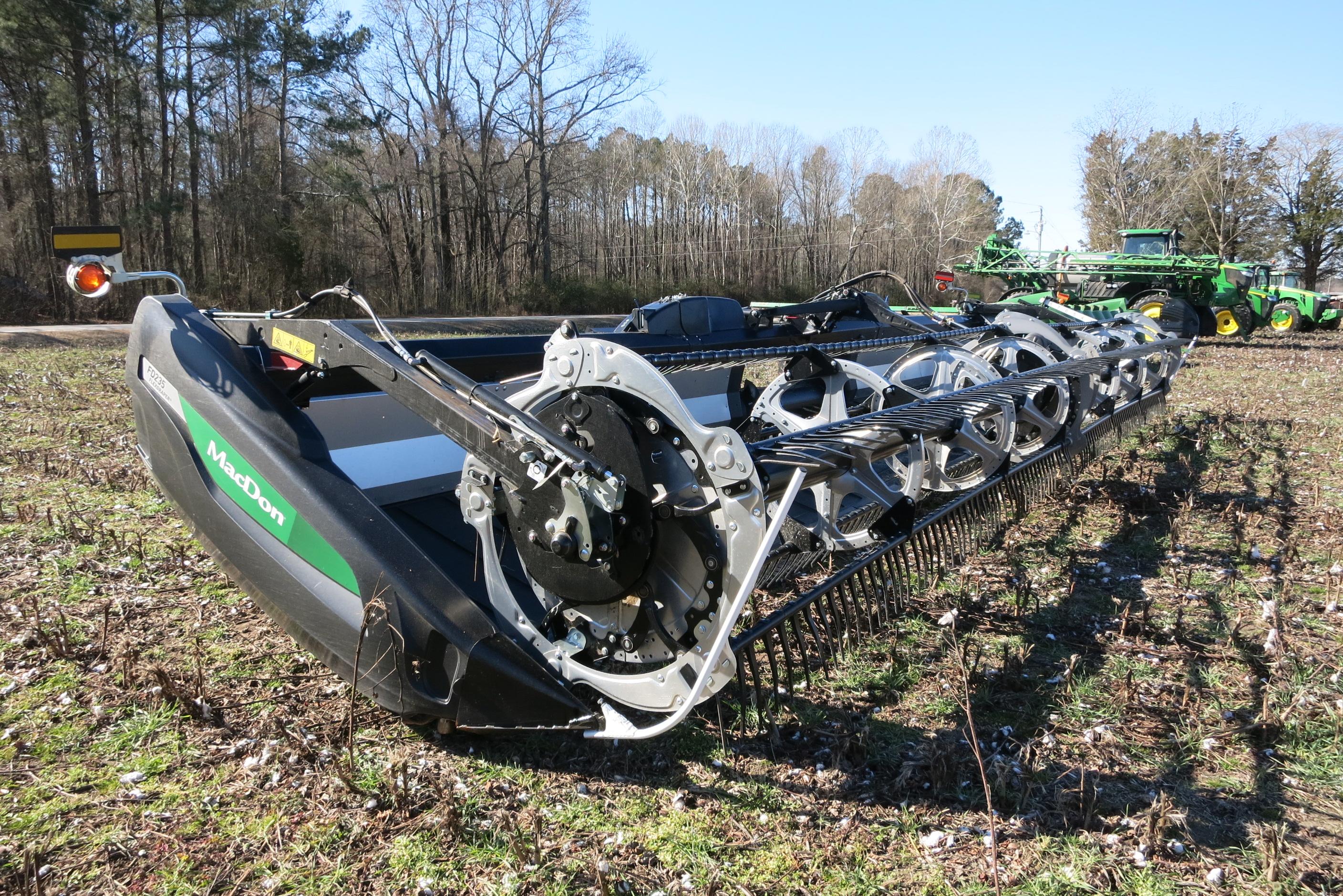 MACDON FD235, 35' DRAPER HEAD, (2023 MODEL LIKE NEW) SN:452834-23