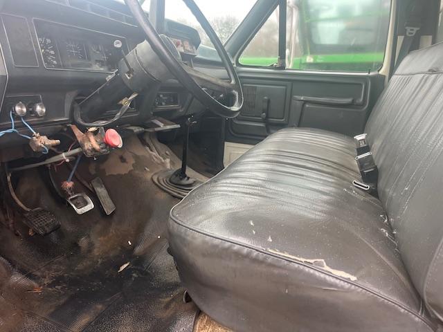 1993 FORD DUMP TRUCK GAS 5-SPD TRANS 14’ HARSH DUMP