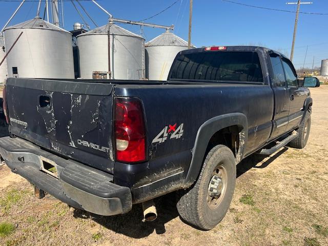 2005 CHEVROLET 2500 4 x 4 GAS  235K MILES