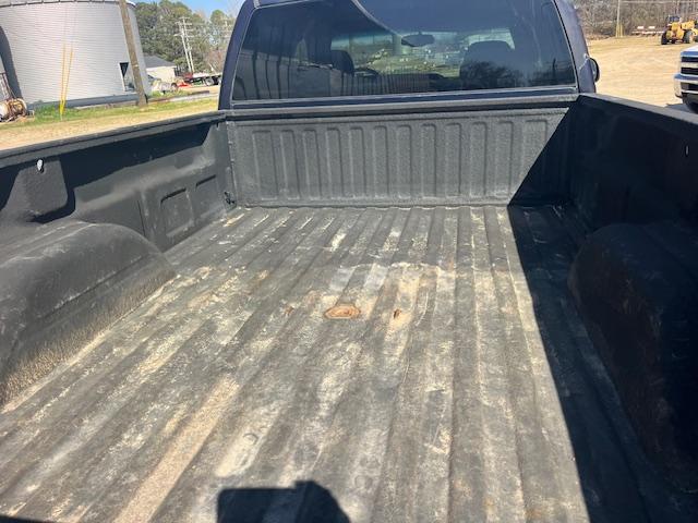 2005 CHEVROLET 2500 4 x 4 GAS  235K MILES
