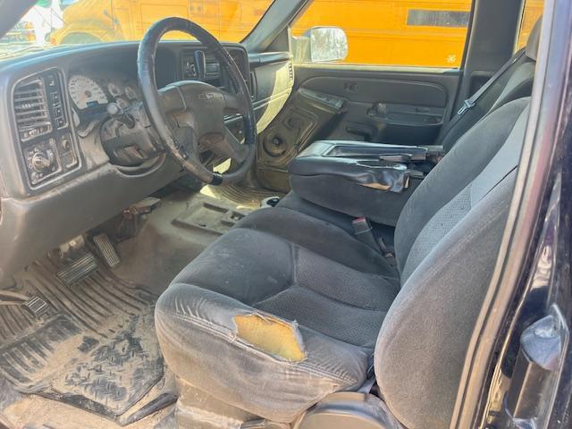 2005 CHEVROLET 2500 4 x 4 GAS  235K MILES