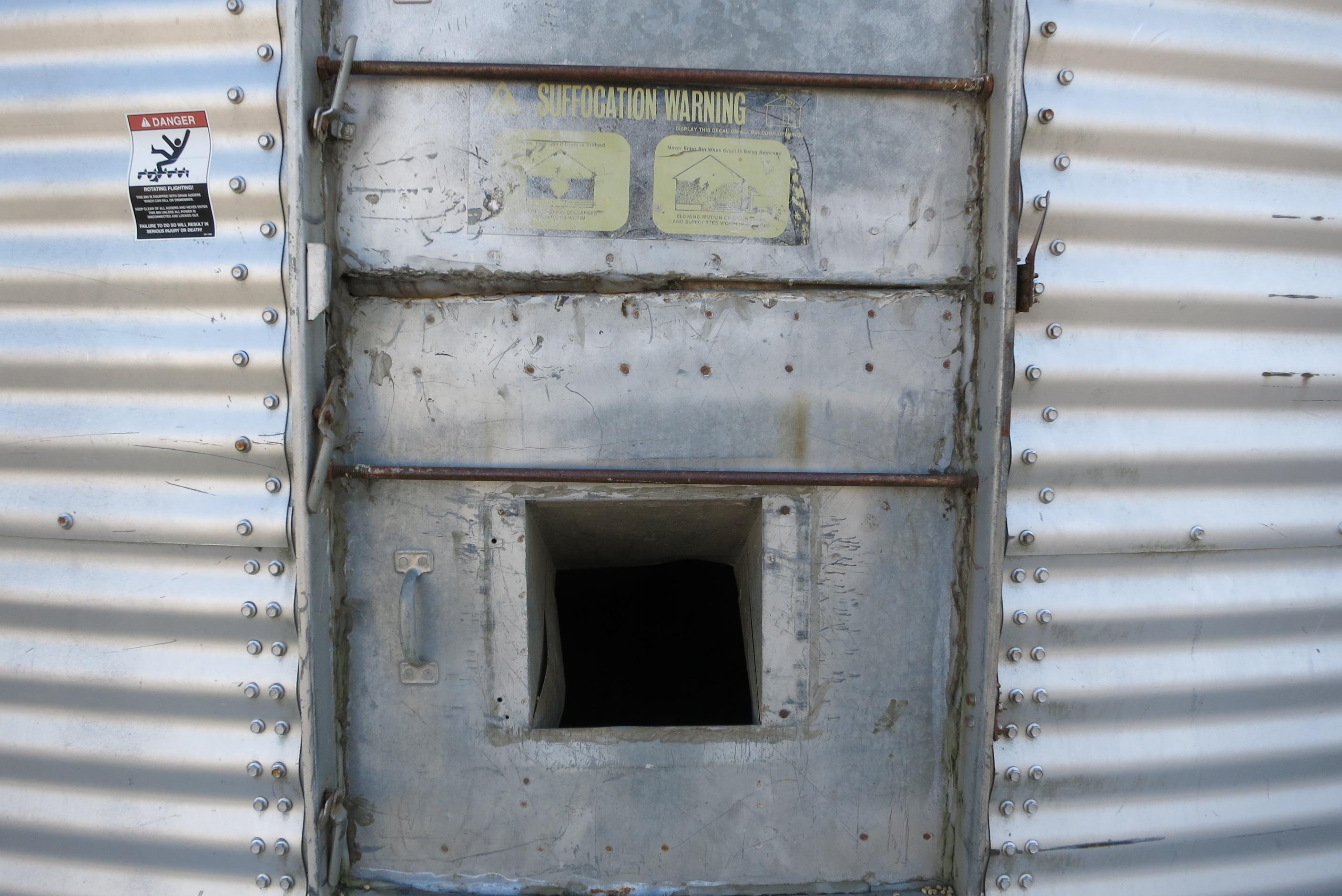 LONG 10,000 BU BIN, SWEEP, FAN, 3-PHASE