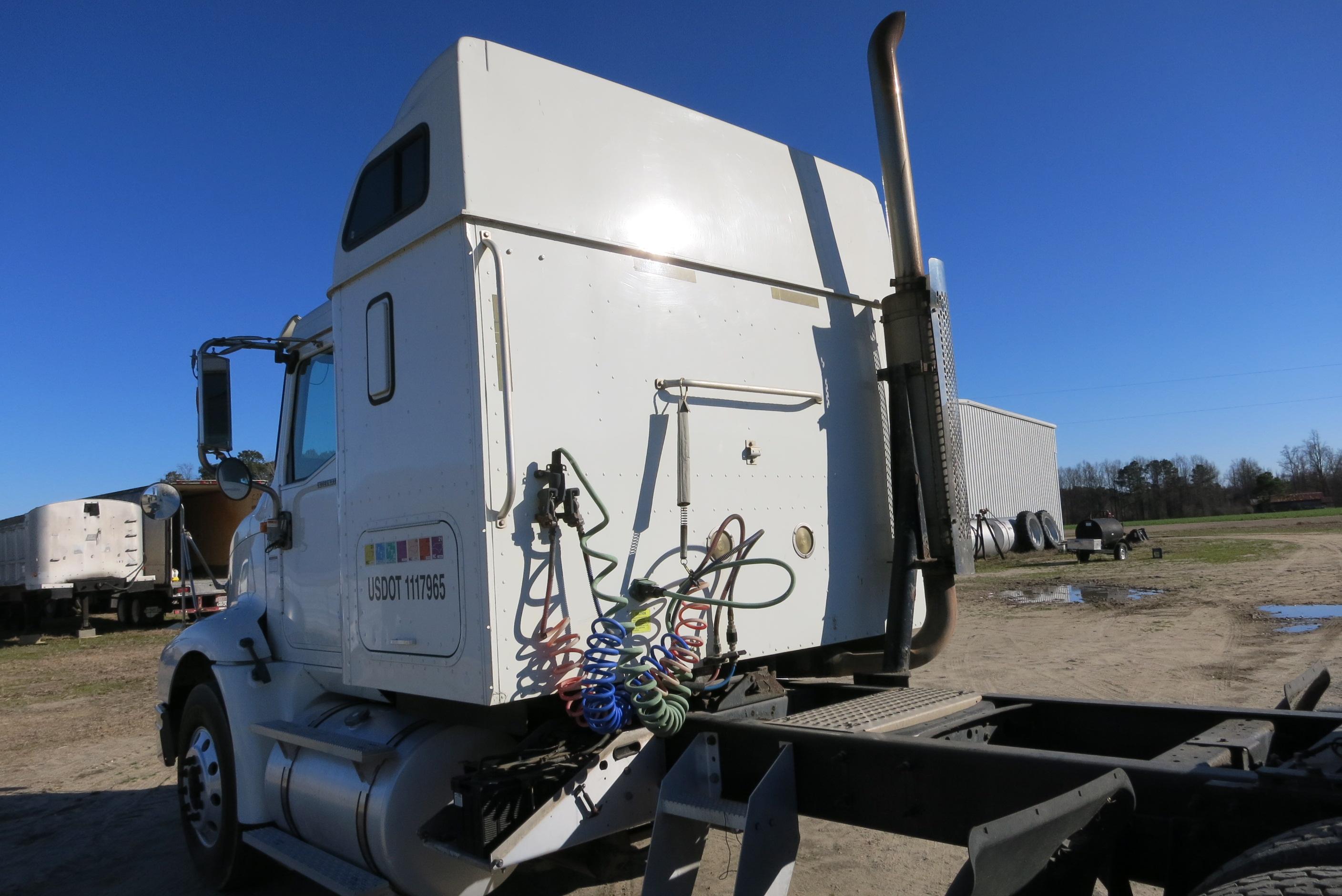 2004 IH 9200I ROAD TRACTOR, CUMMINS DSL ENG, SLEEPER, 10 SPD EATON FULLER TRANS, 439,390 MILES
