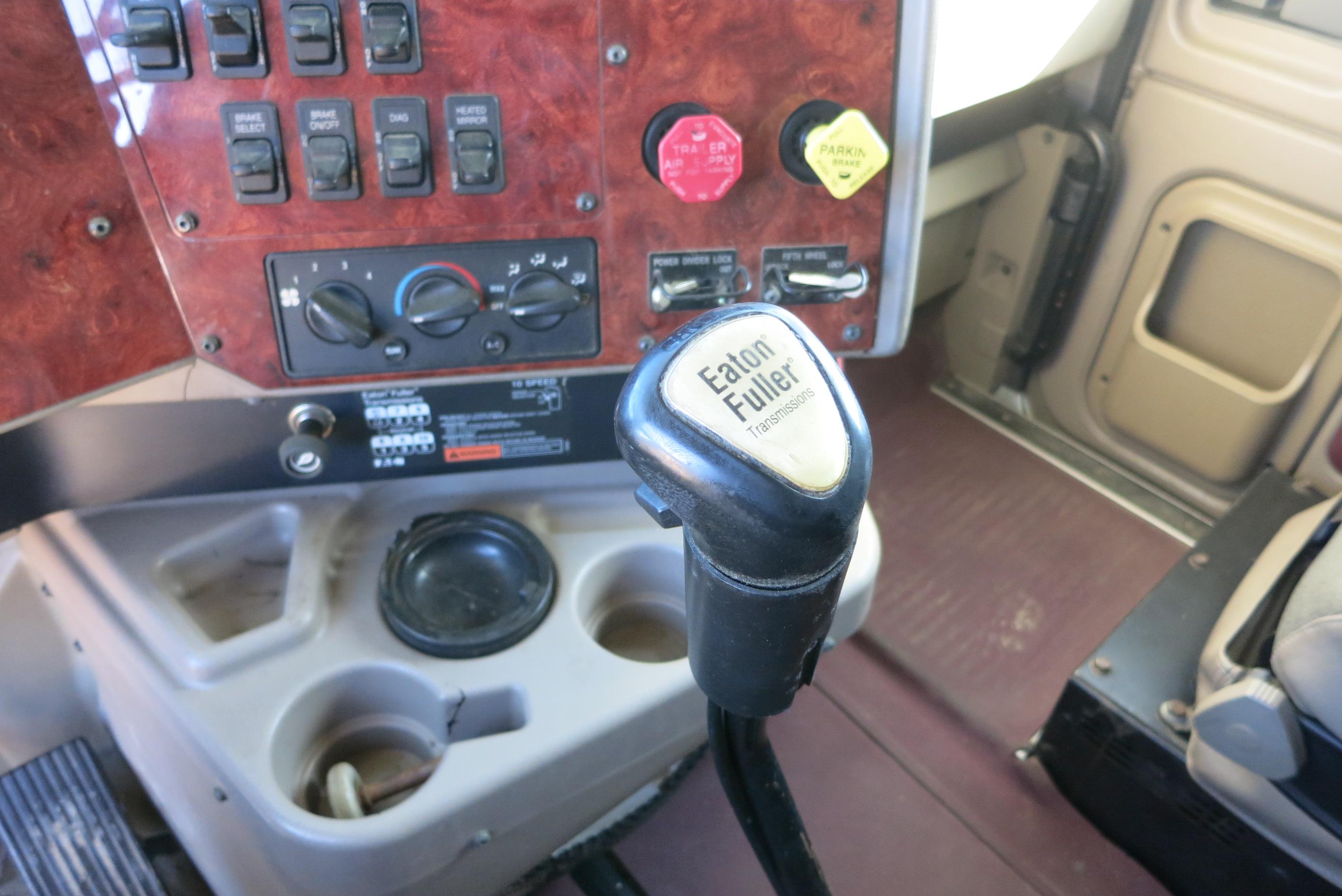 2004 IH 9200I ROAD TRACTOR, CUMMINS DSL ENG, SLEEPER, 10 SPD EATON FULLER TRANS, 439,390 MILES