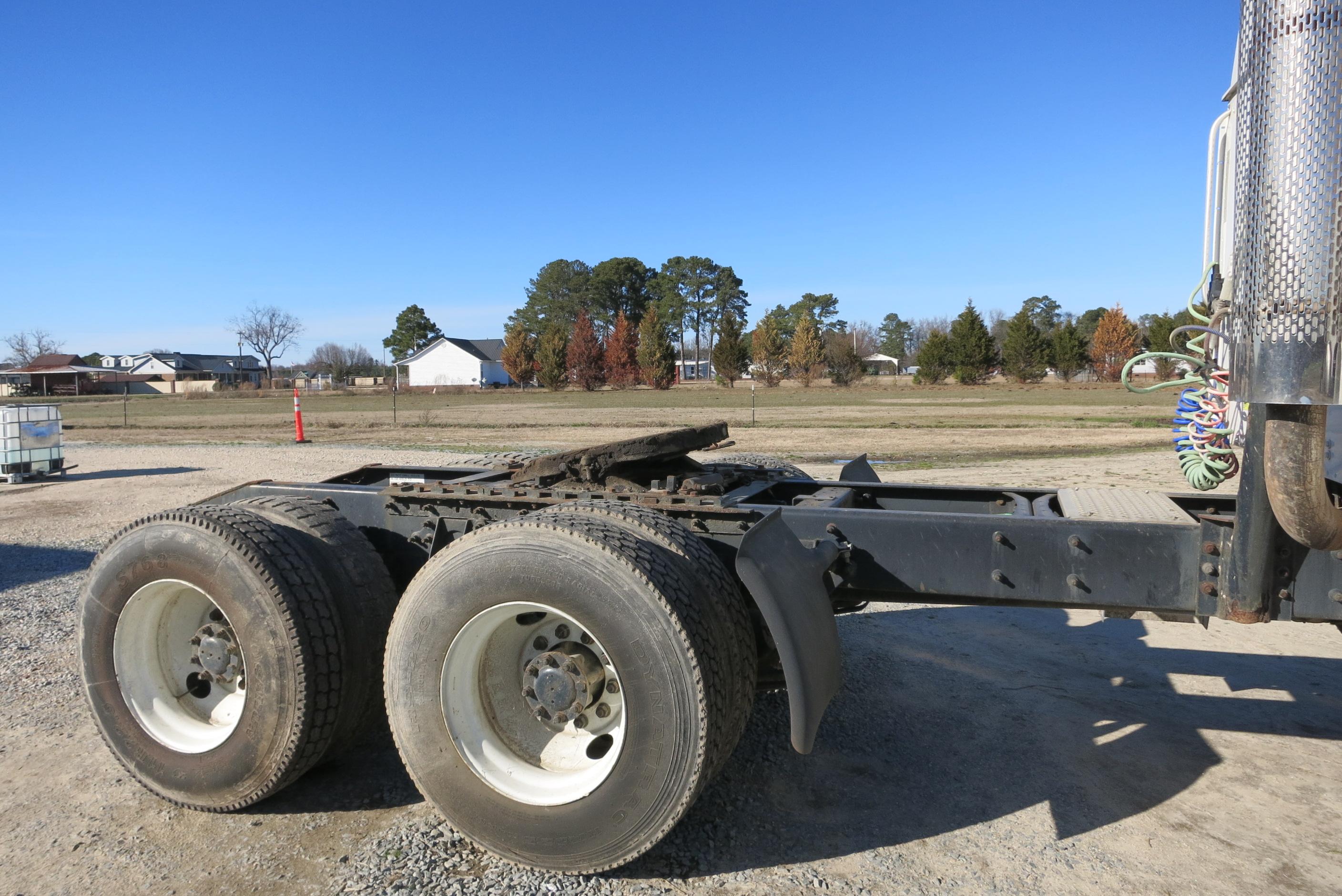 2004 IH 9200I ROAD TRACTOR, CUMMINS DSL ENG, SLEEPER, 10 SPD EATON FULLER TRANS, 439,390 MILES