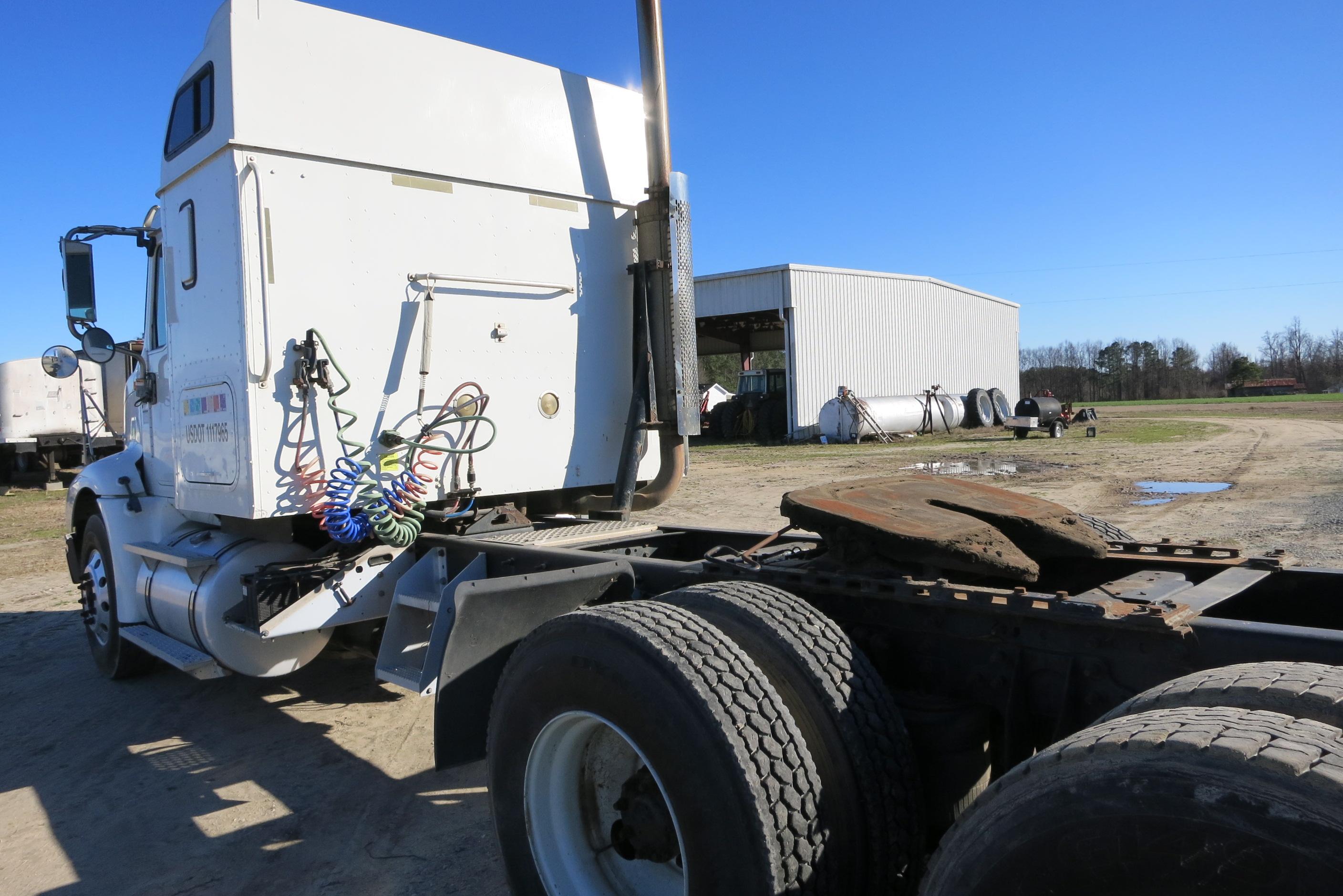 2004 IH 9200I ROAD TRACTOR, CUMMINS DSL ENG, SLEEPER, 10 SPD EATON FULLER TRANS, 439,390 MILES