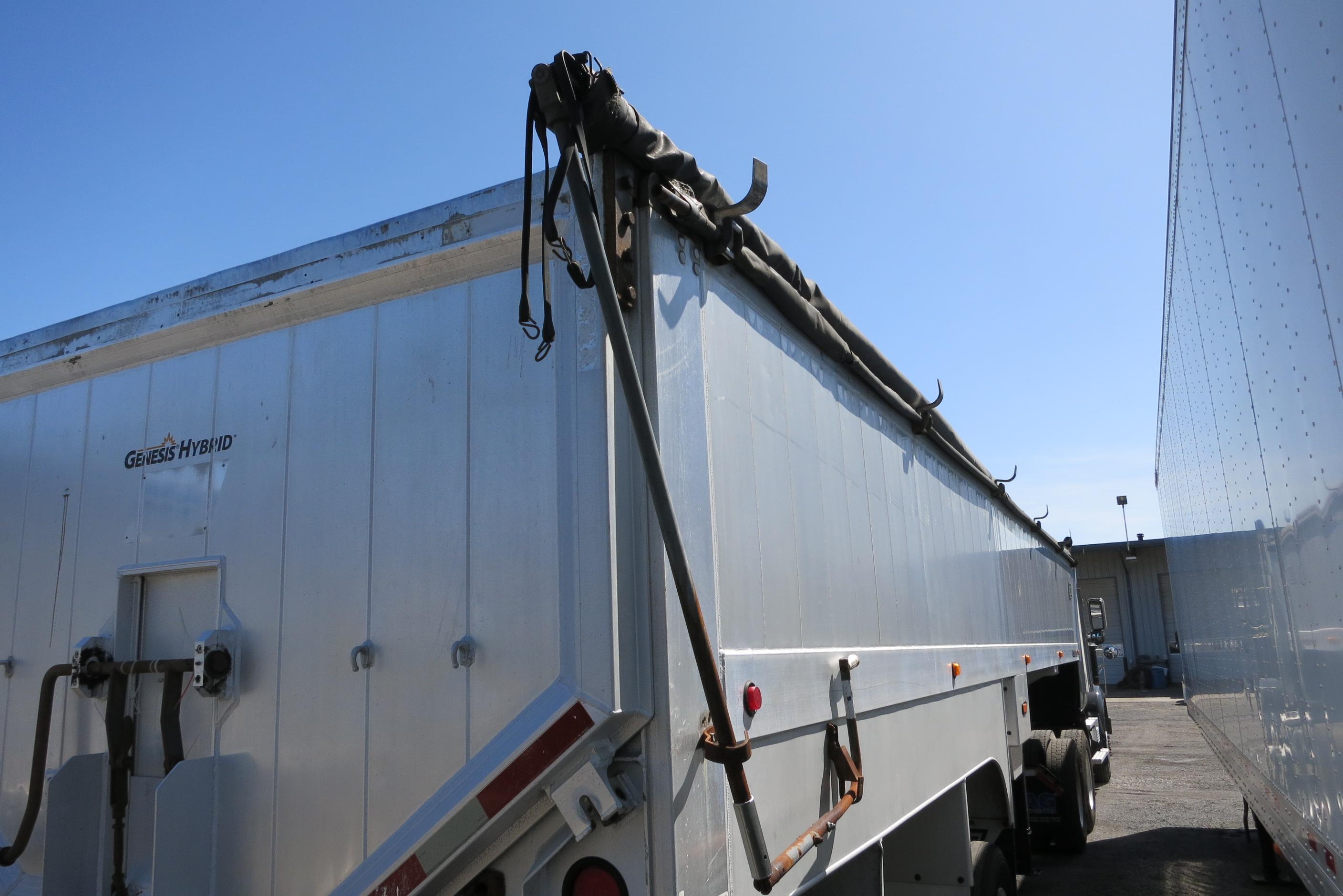 2011 EAST GENESIS HYBRID ALUMINUM FRAMELESS DUMP TRAILER, 34', SPREAD AXLE, ROLLOVER COVER