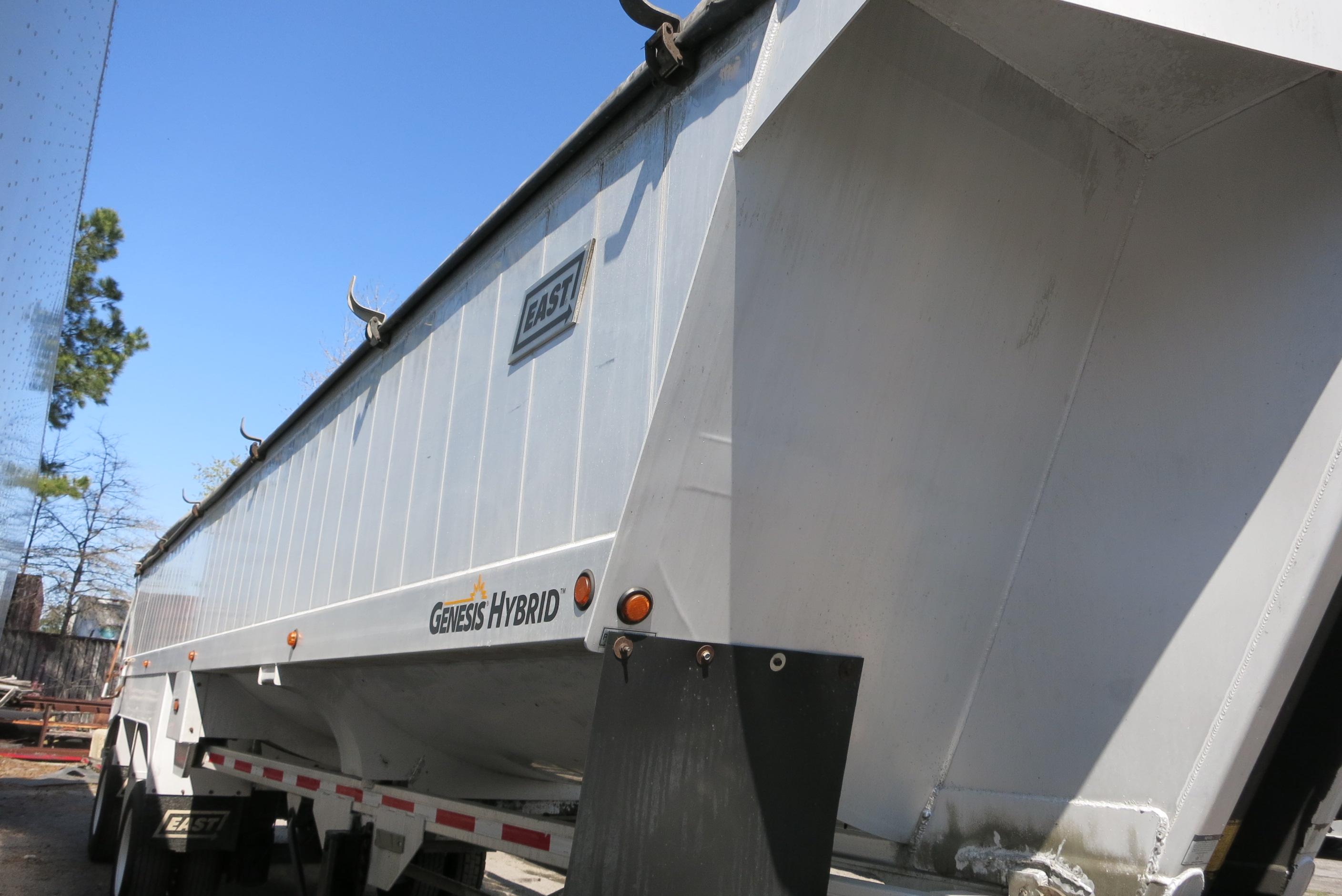 2011 EAST GENESIS HYBRID ALUMINUM FRAMELESS DUMP TRAILER, 34', SPREAD AXLE, ROLLOVER COVER