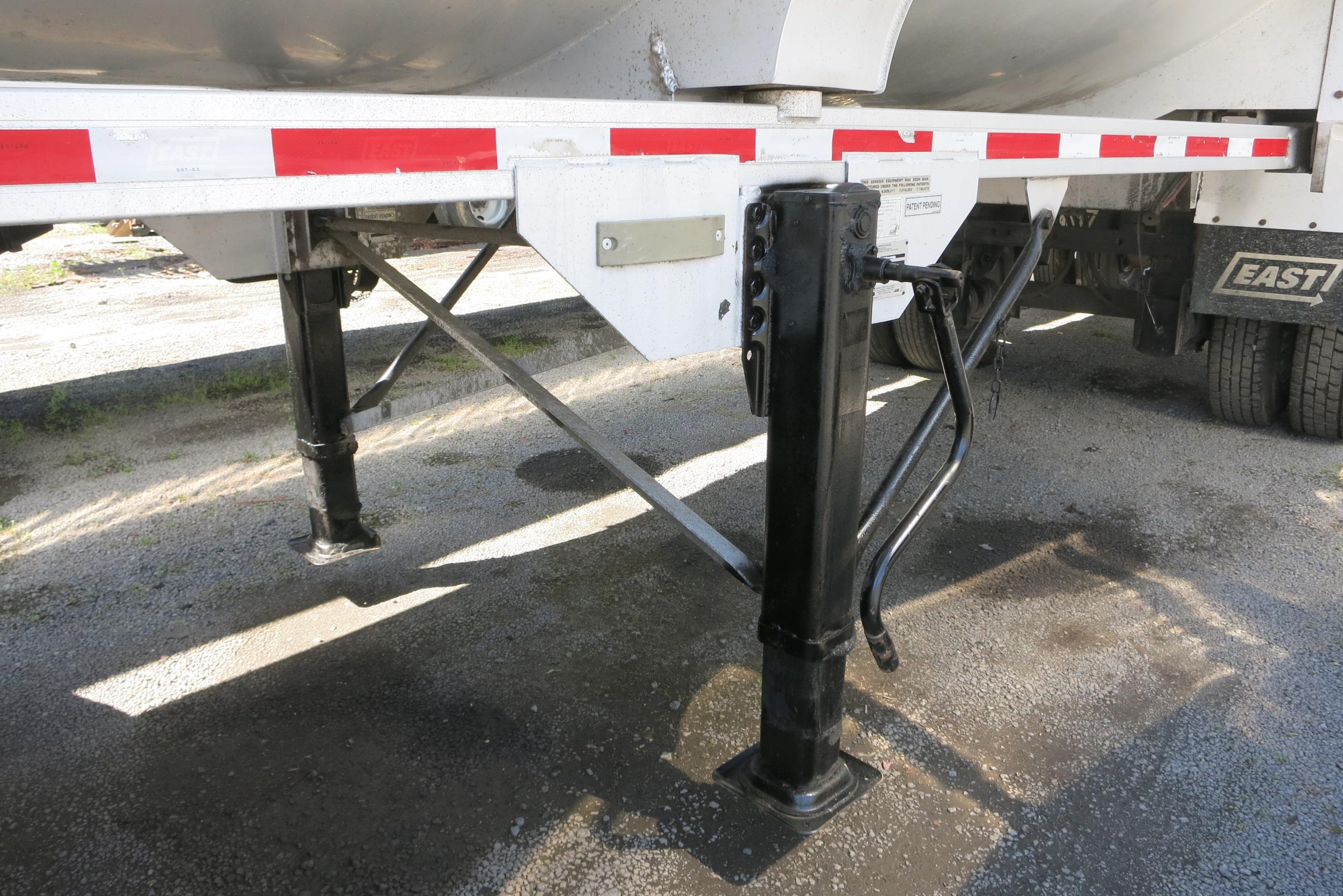 2011 EAST GENESIS HYBRID ALUMINUM FRAMELESS DUMP TRAILER, 34', SPREAD AXLE, ROLLOVER COVER
