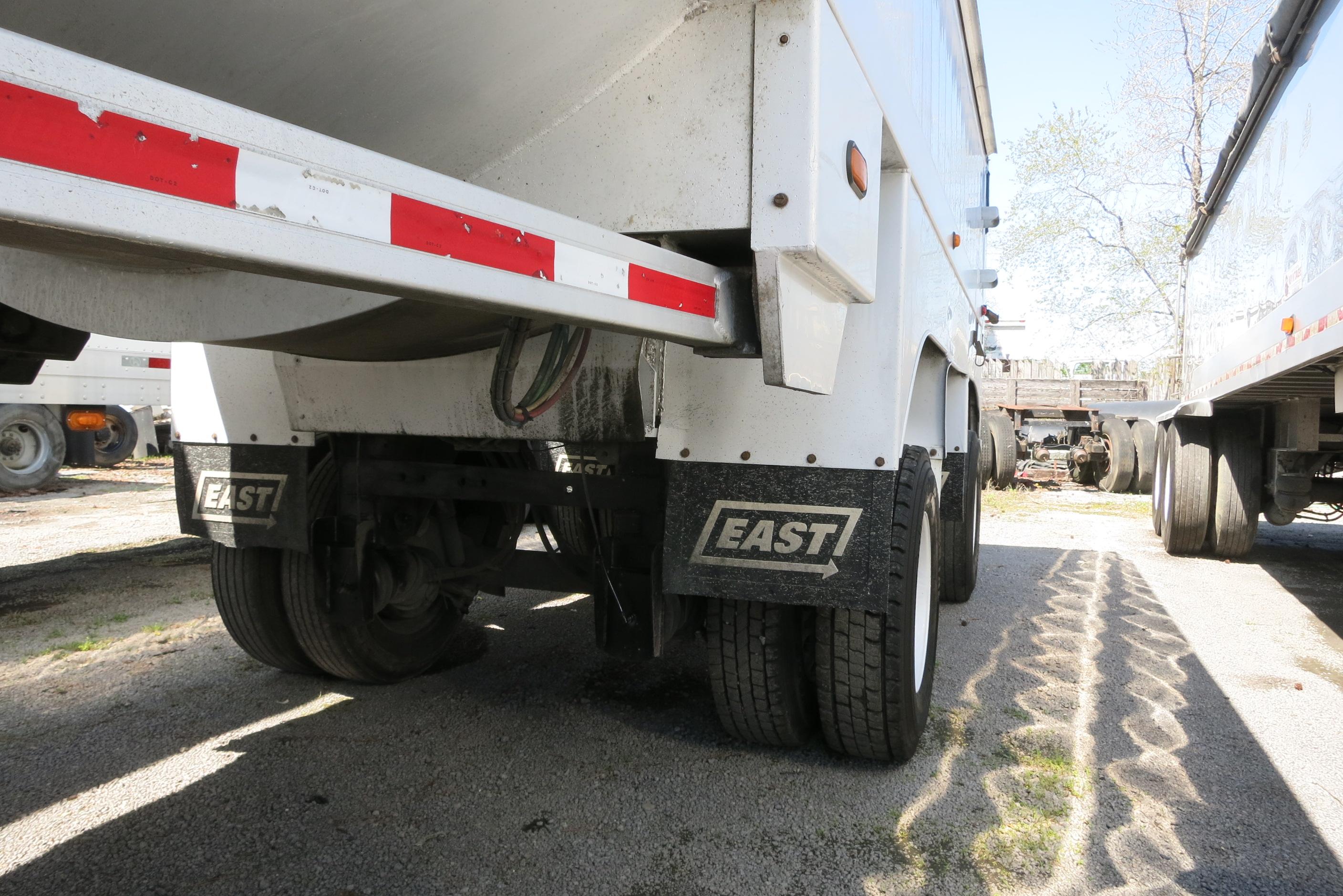 2011 EAST GENESIS HYBRID ALUMINUM FRAMELESS DUMP TRAILER, 34', SPREAD AXLE, ROLLOVER COVER