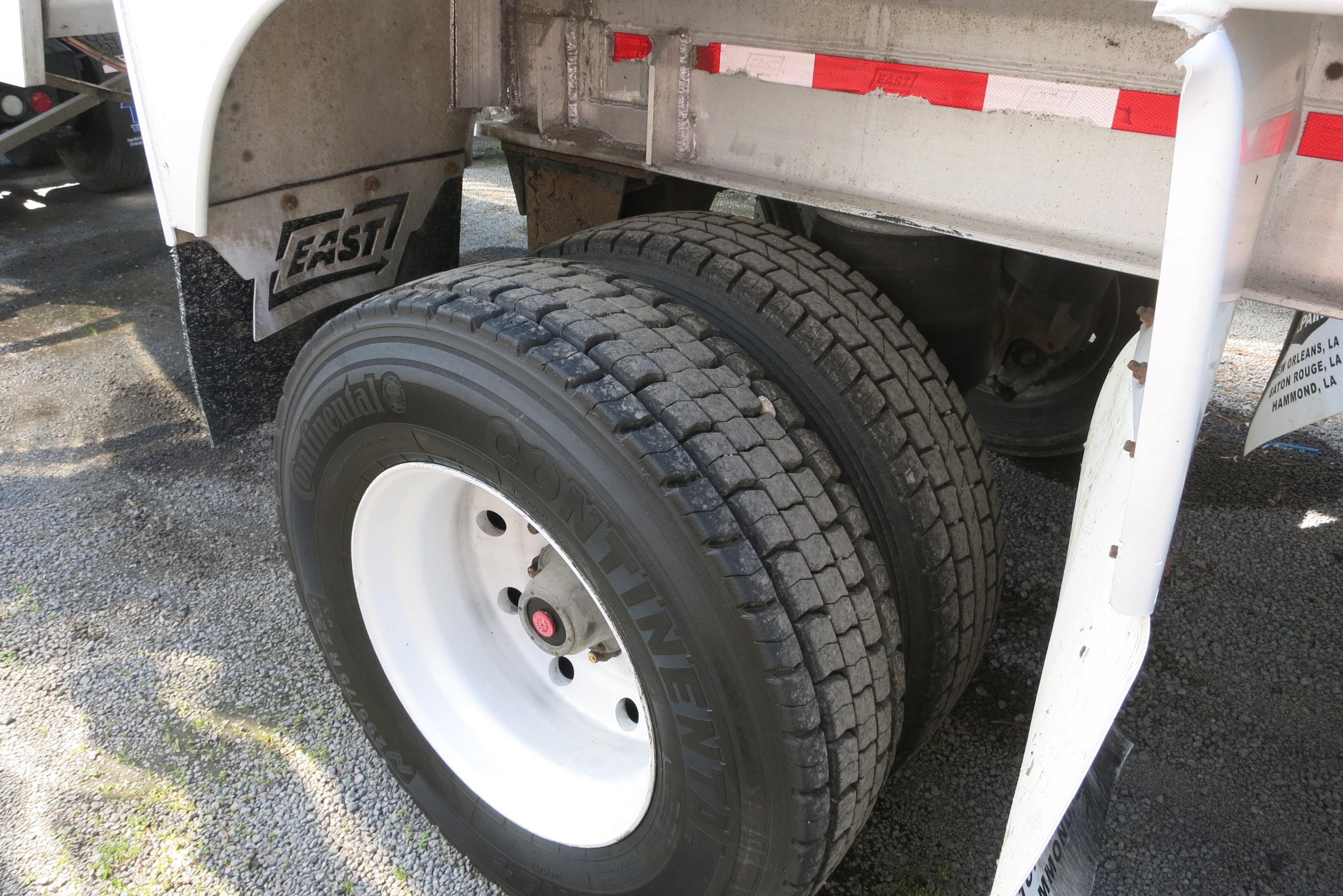 2011 EAST GENESIS HYBRID ALUMINUM FRAMELESS DUMP TRAILER, 34', SPREAD AXLE, ROLLOVER COVER