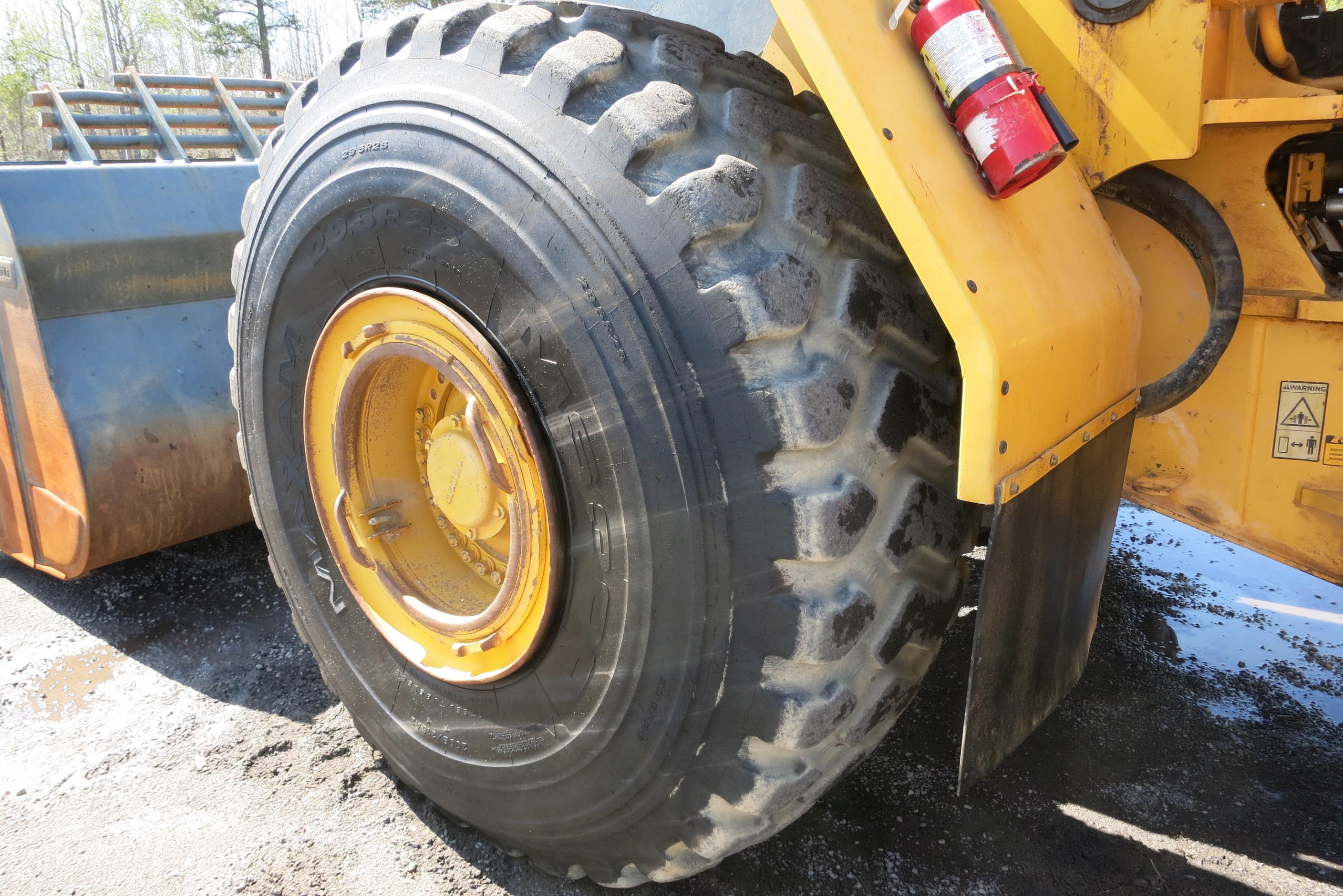 VOLVO L220E LOADER ARTICULATING, VOLVO DSL, POWERSHIFT TRANS, CAB, A/C, LOAD RITE L2180 SCALES, APPR