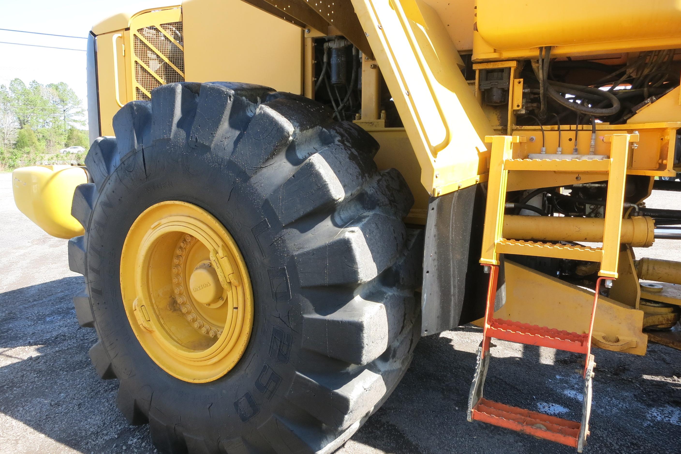 VOLVO L220E LOADER ARTICULATING, VOLVO DSL, POWERSHIFT TRANS, CAB, A/C, LOAD RITE L2180 SCALES, APPR