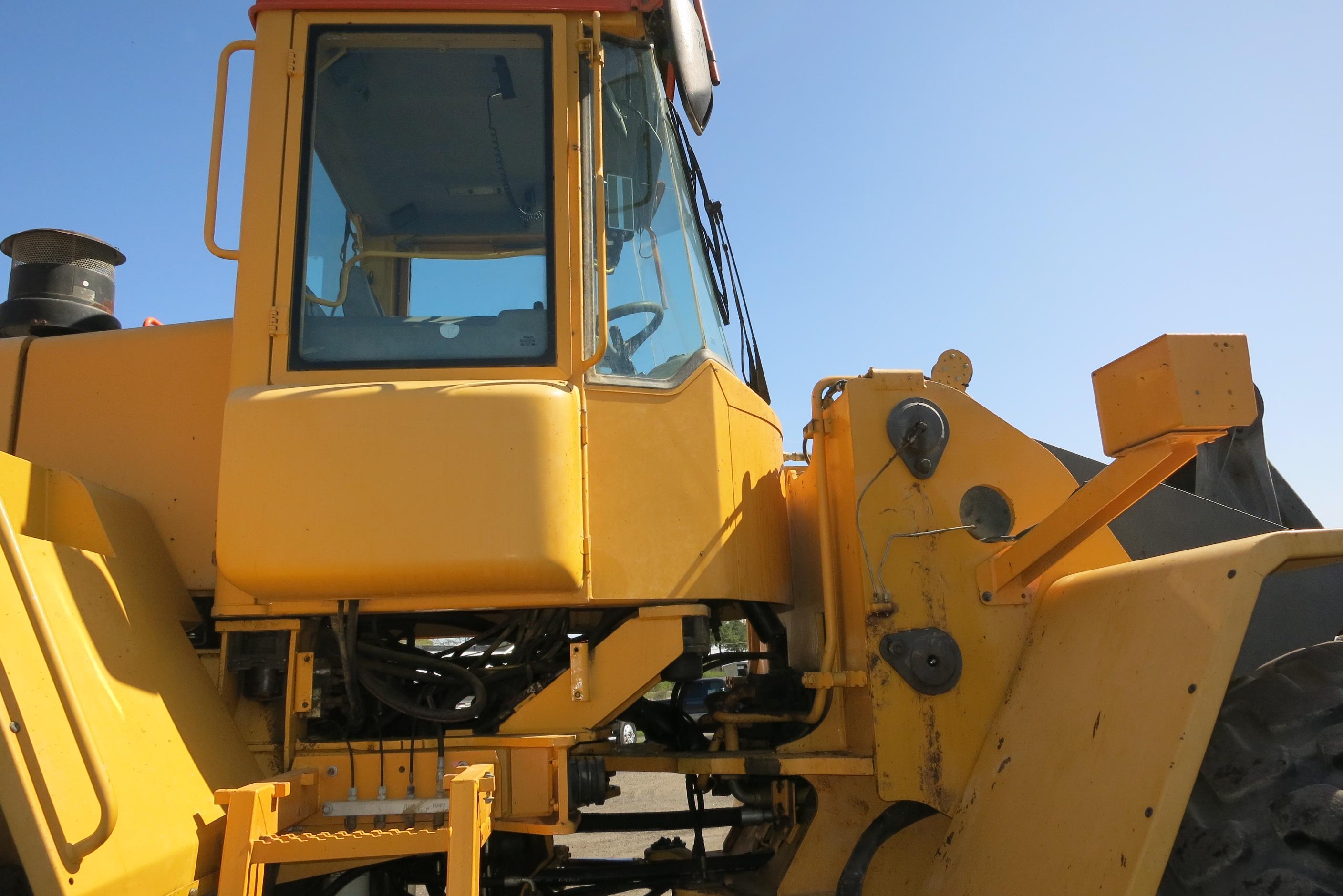 VOLVO L220E LOADER ARTICULATING, VOLVO DSL, POWERSHIFT TRANS, CAB, A/C, LOAD RITE L2180 SCALES, APPR