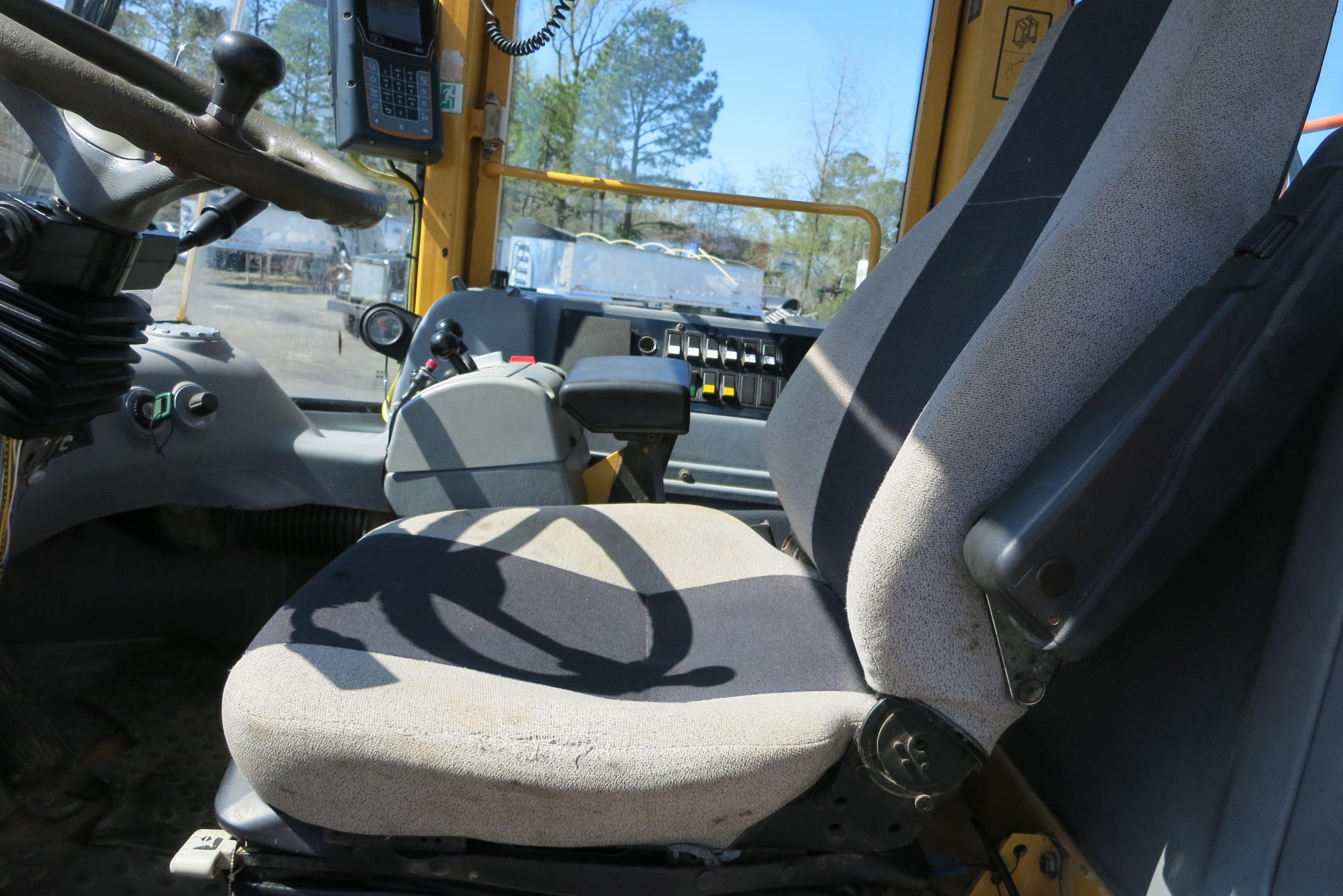 VOLVO L220E LOADER ARTICULATING, VOLVO DSL, POWERSHIFT TRANS, CAB, A/C, LOAD RITE L2180 SCALES, APPR