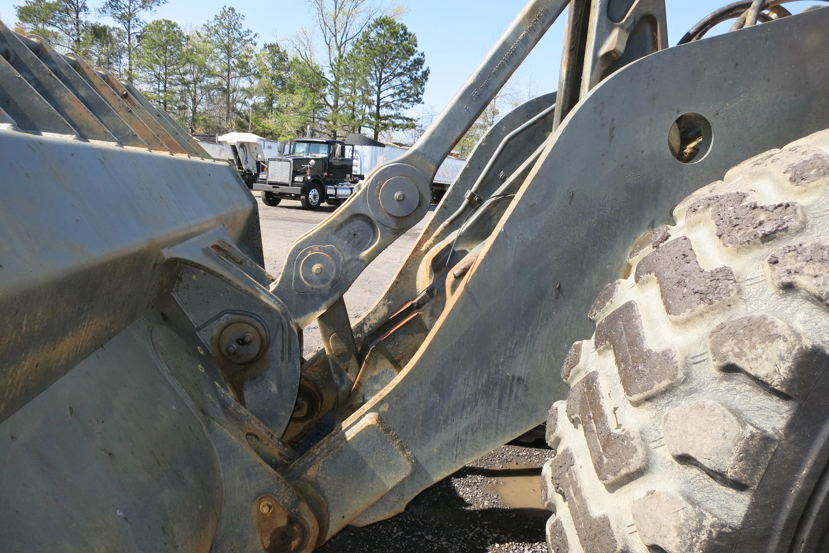 VOLVO L220E LOADER ARTICULATING, VOLVO DSL, POWERSHIFT TRANS, CAB, A/C, LOAD RITE L2180 SCALES, APPR