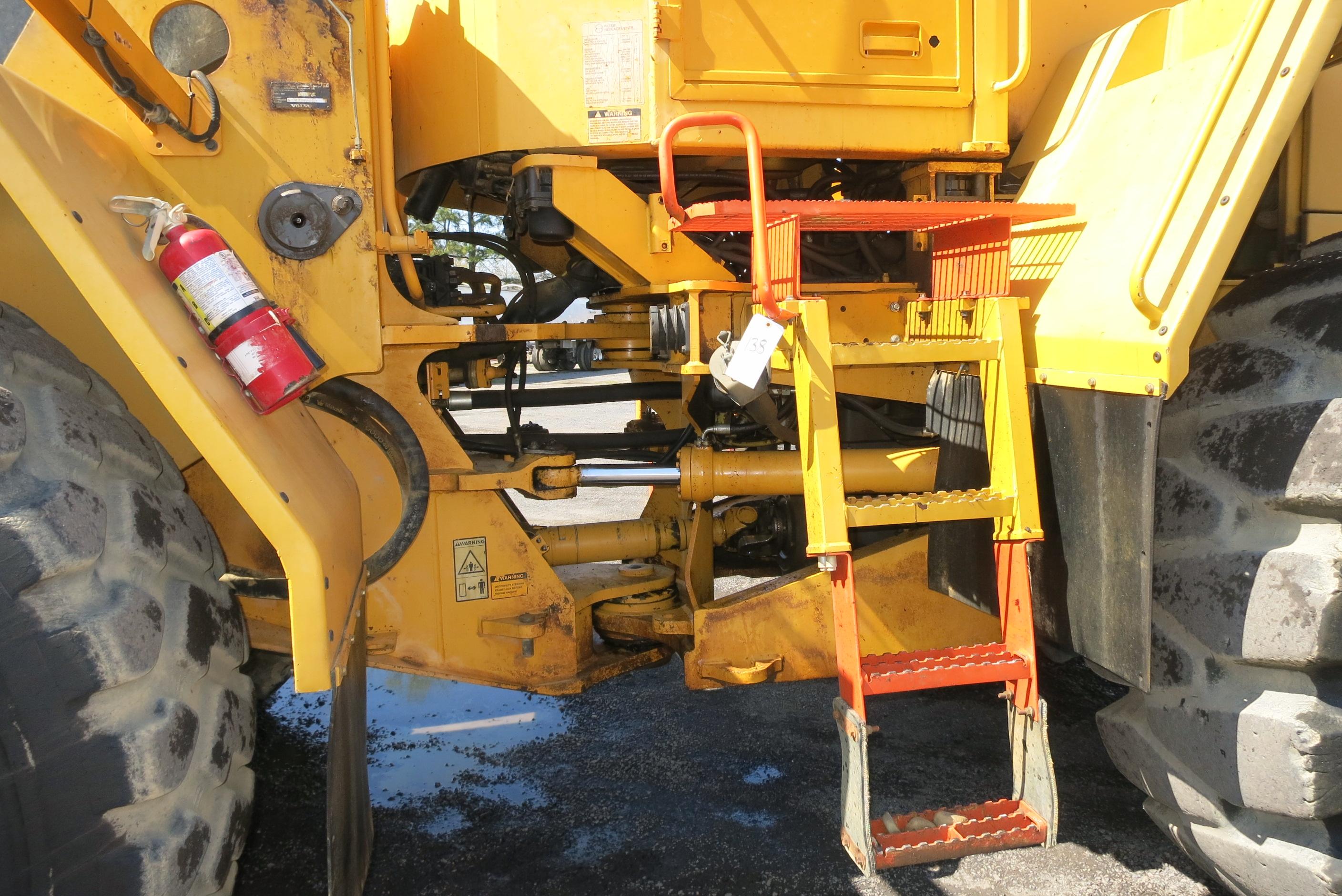 VOLVO L220E LOADER ARTICULATING, VOLVO DSL, POWERSHIFT TRANS, CAB, A/C, LOAD RITE L2180 SCALES, APPR