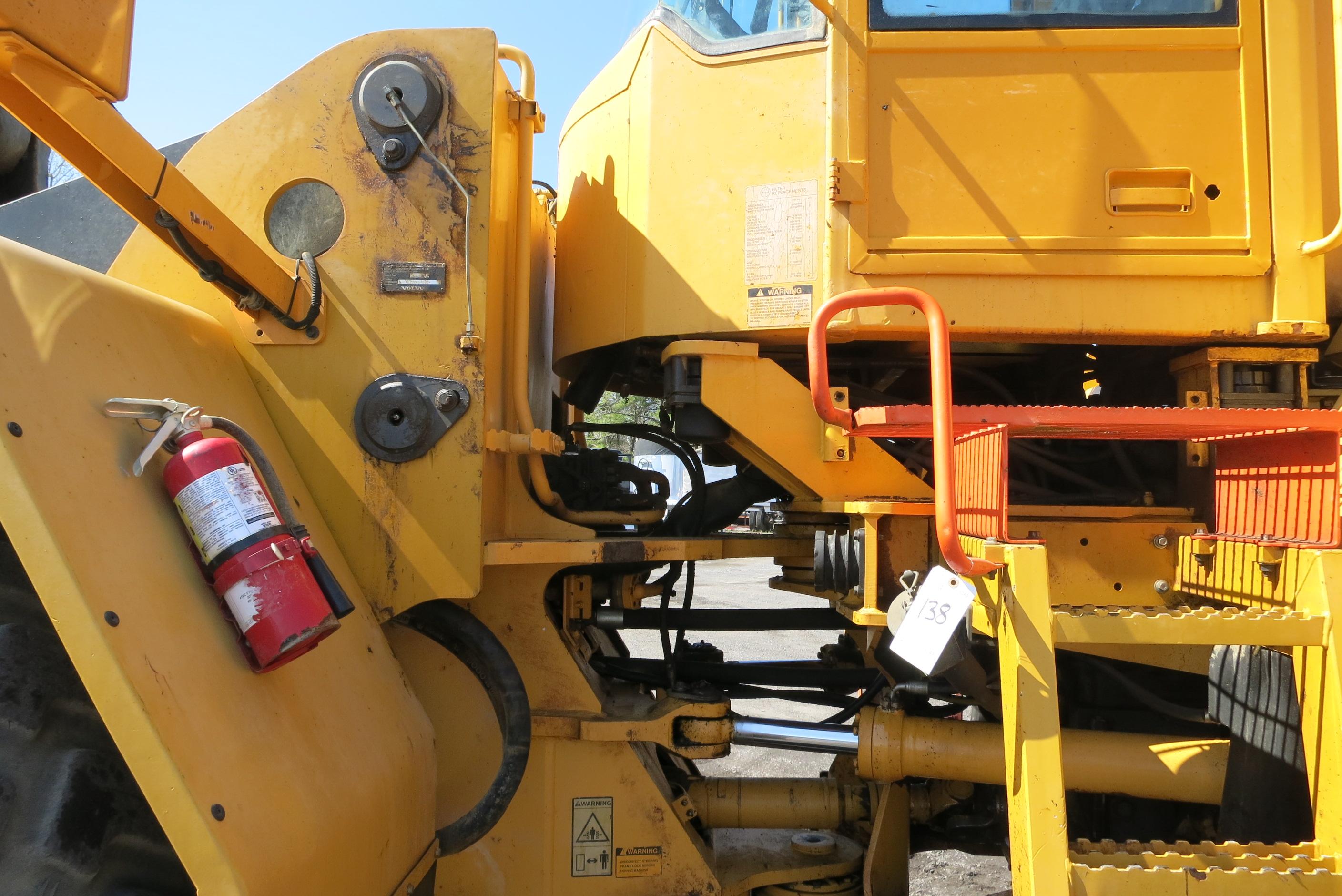 VOLVO L220E LOADER ARTICULATING, VOLVO DSL, POWERSHIFT TRANS, CAB, A/C, LOAD RITE L2180 SCALES, APPR