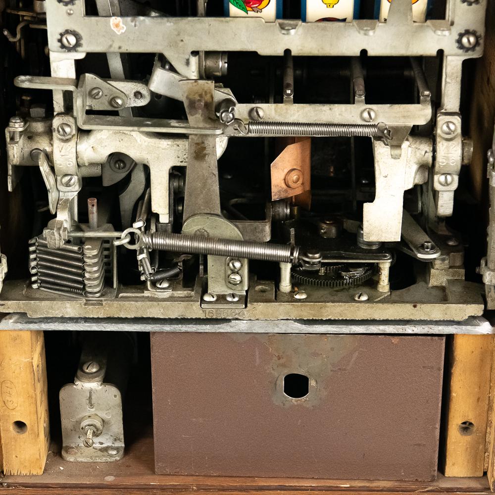 Jennings $1 Standard Chief Slot Machine