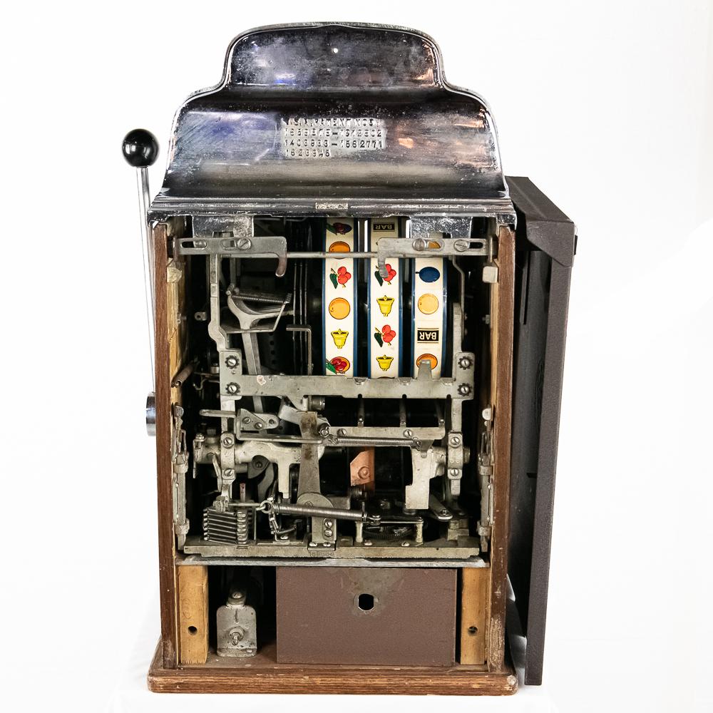 Jennings $1 Standard Chief Slot Machine