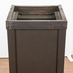 Metal, Locking Slot Machine Stand
