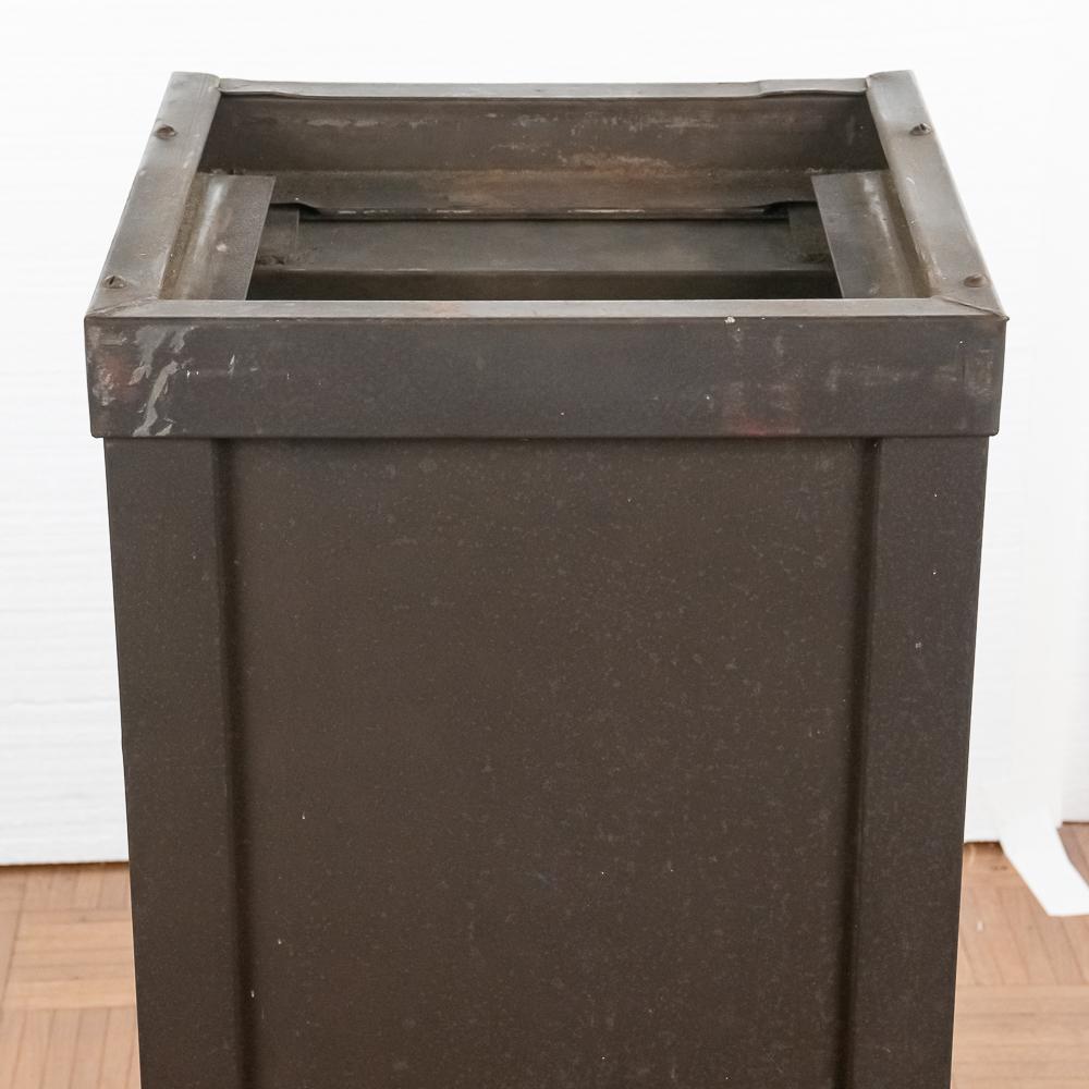 Metal, Locking Slot Machine Stand