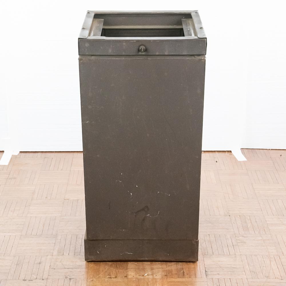 Metal, Locking Slot Machine Stand