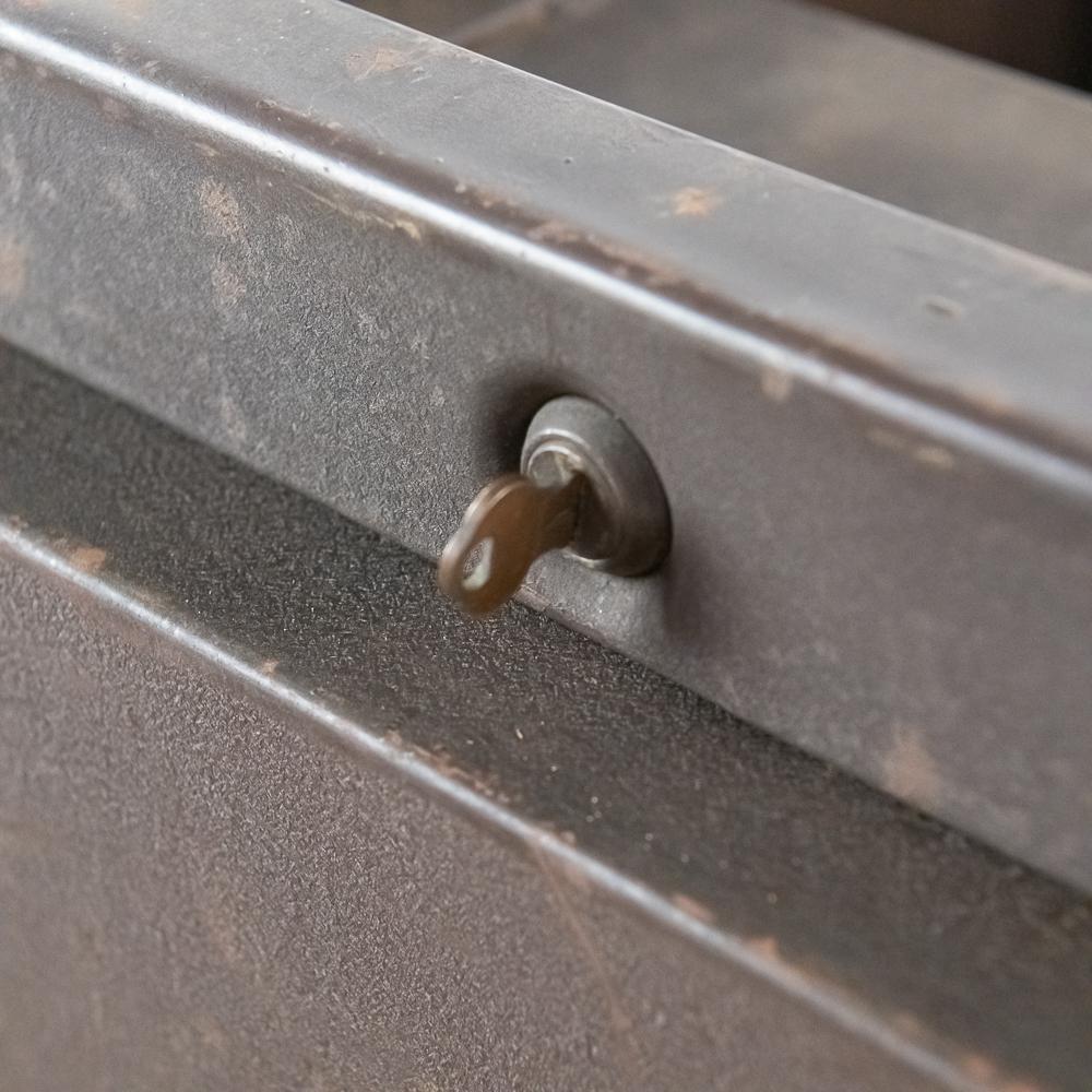 Metal, Locking Slot Machine Stand