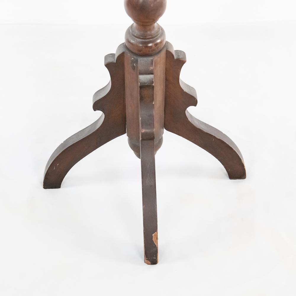 Small Victorian Burl Top End Table