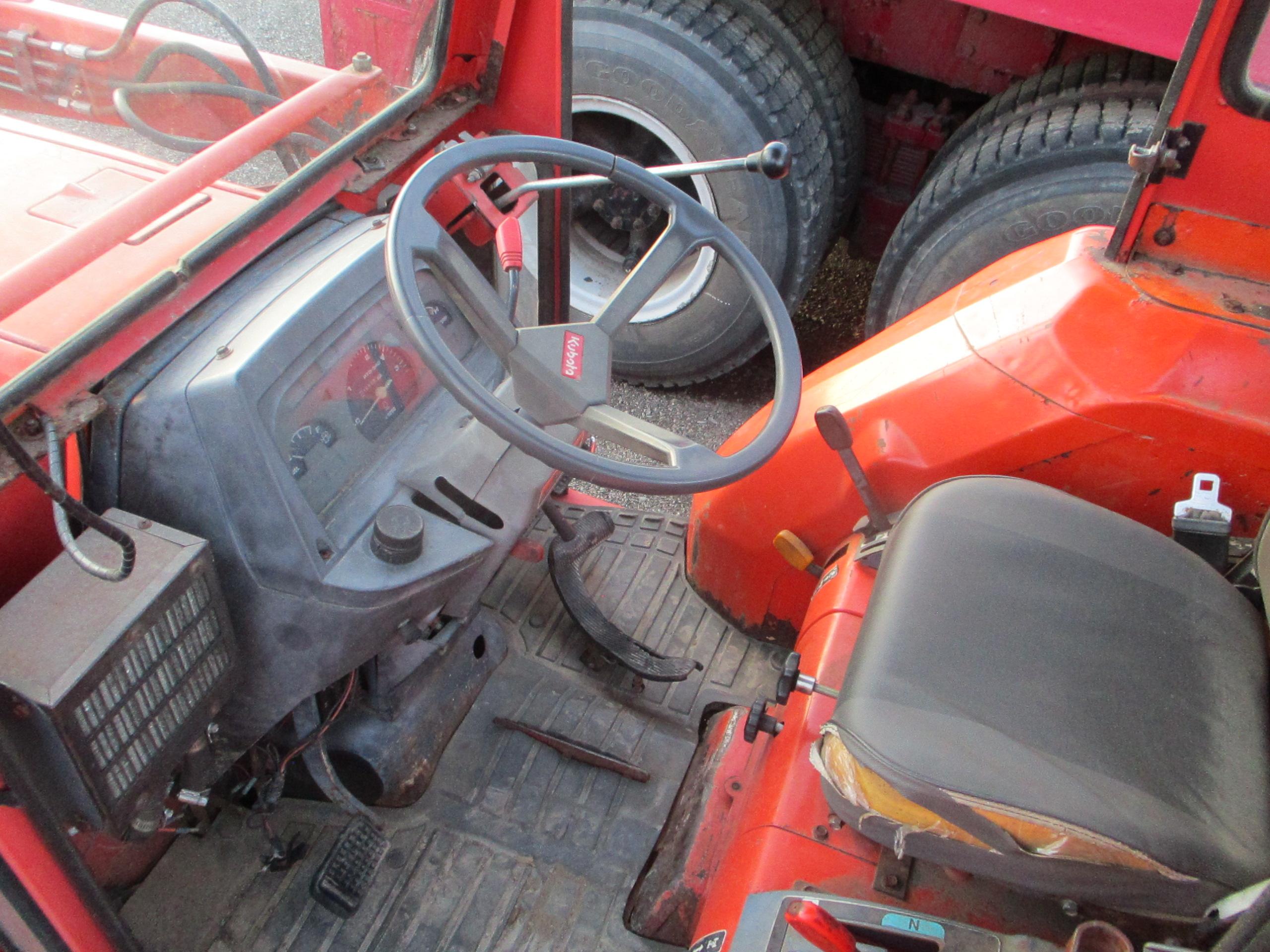 1999 Kubota L3710