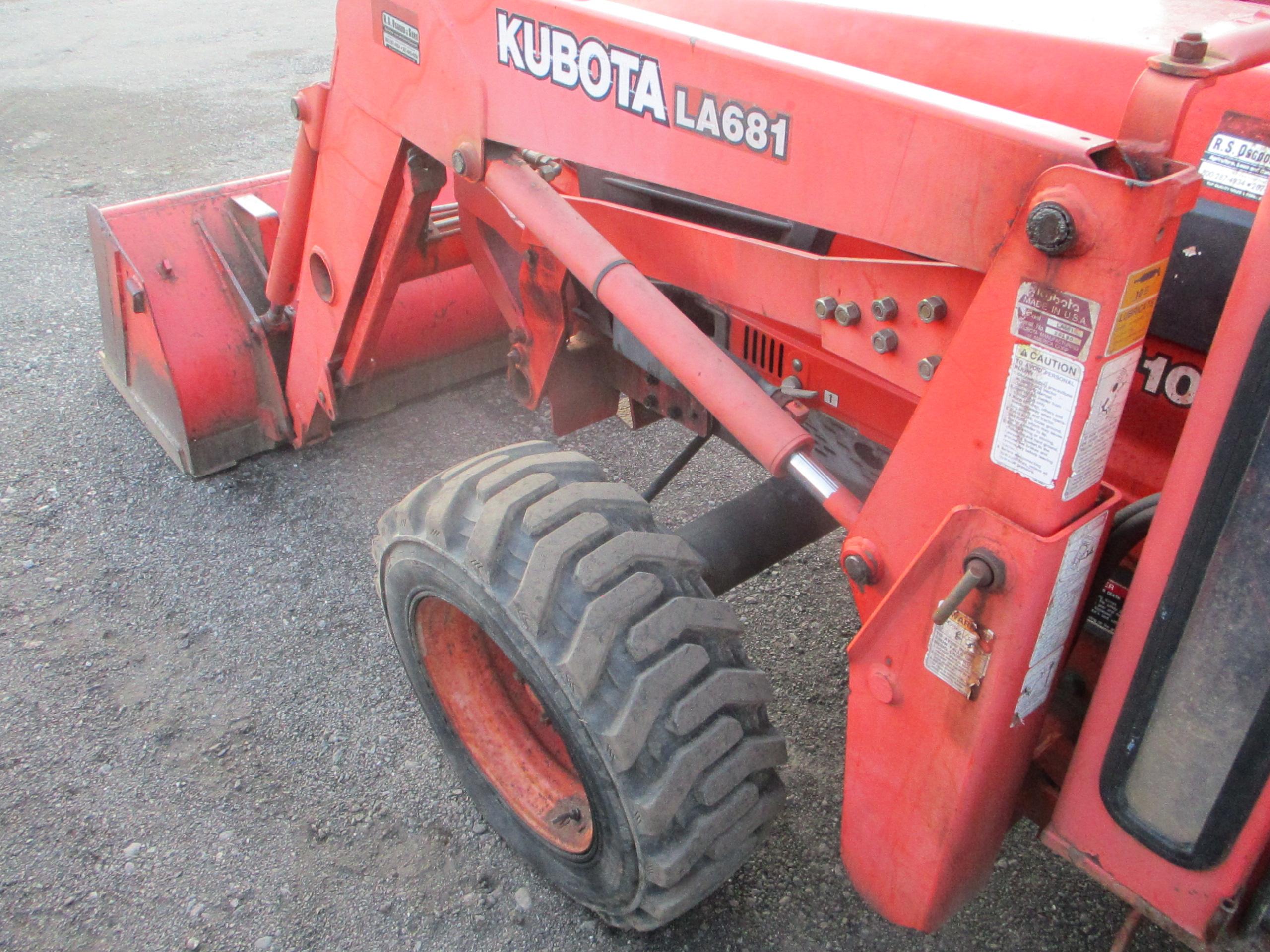 1999 Kubota L3710
