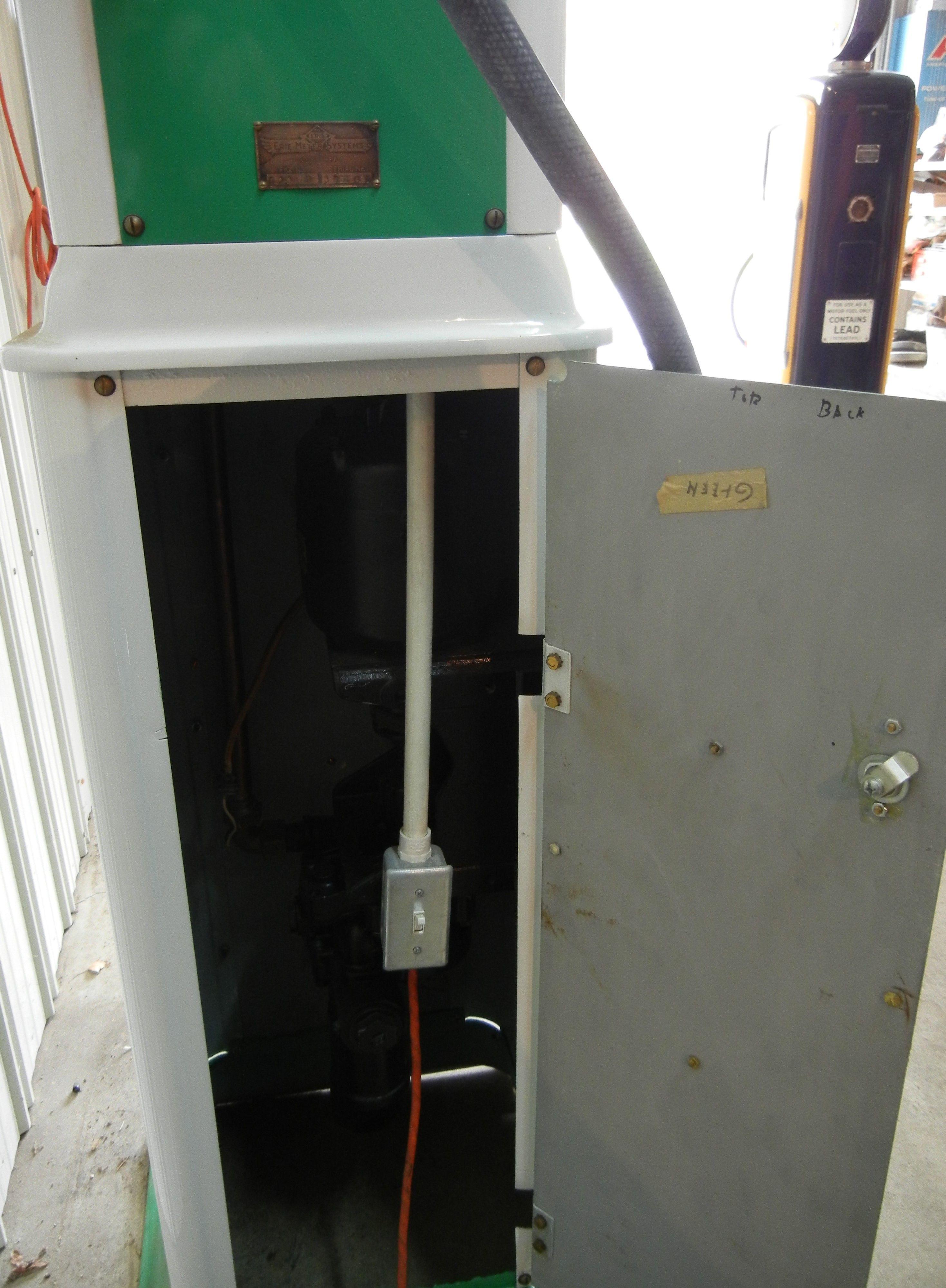 Sinclair H-C Antique Gas Pump