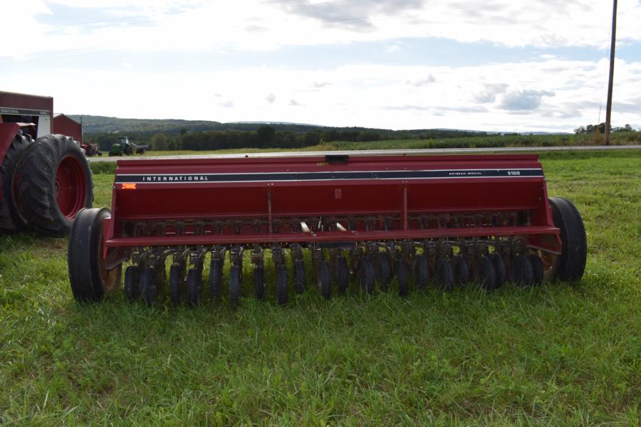IH 5100 grain drill