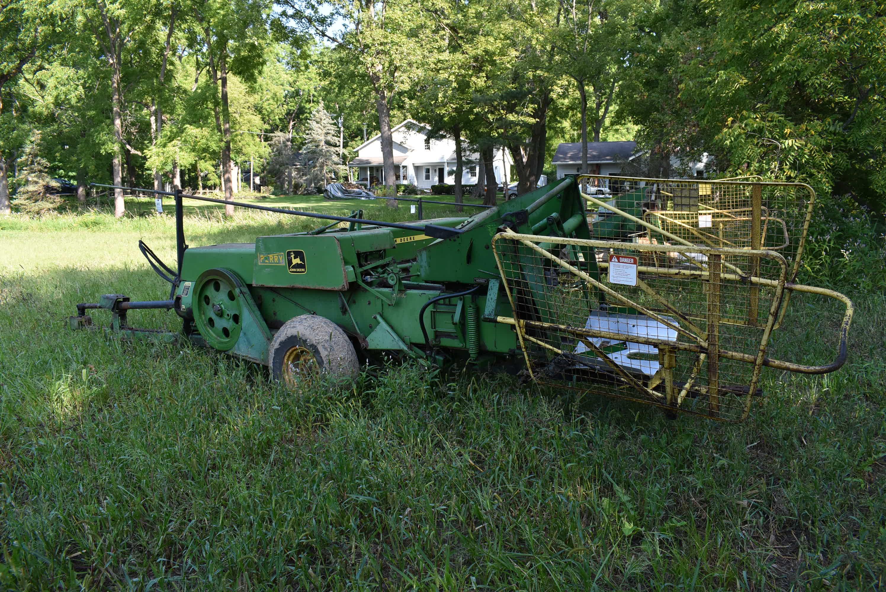 John Deere 346 wire baler w/kicker