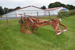 Massey Ferguson 880 4-btm Plow w/Hyd. Reset