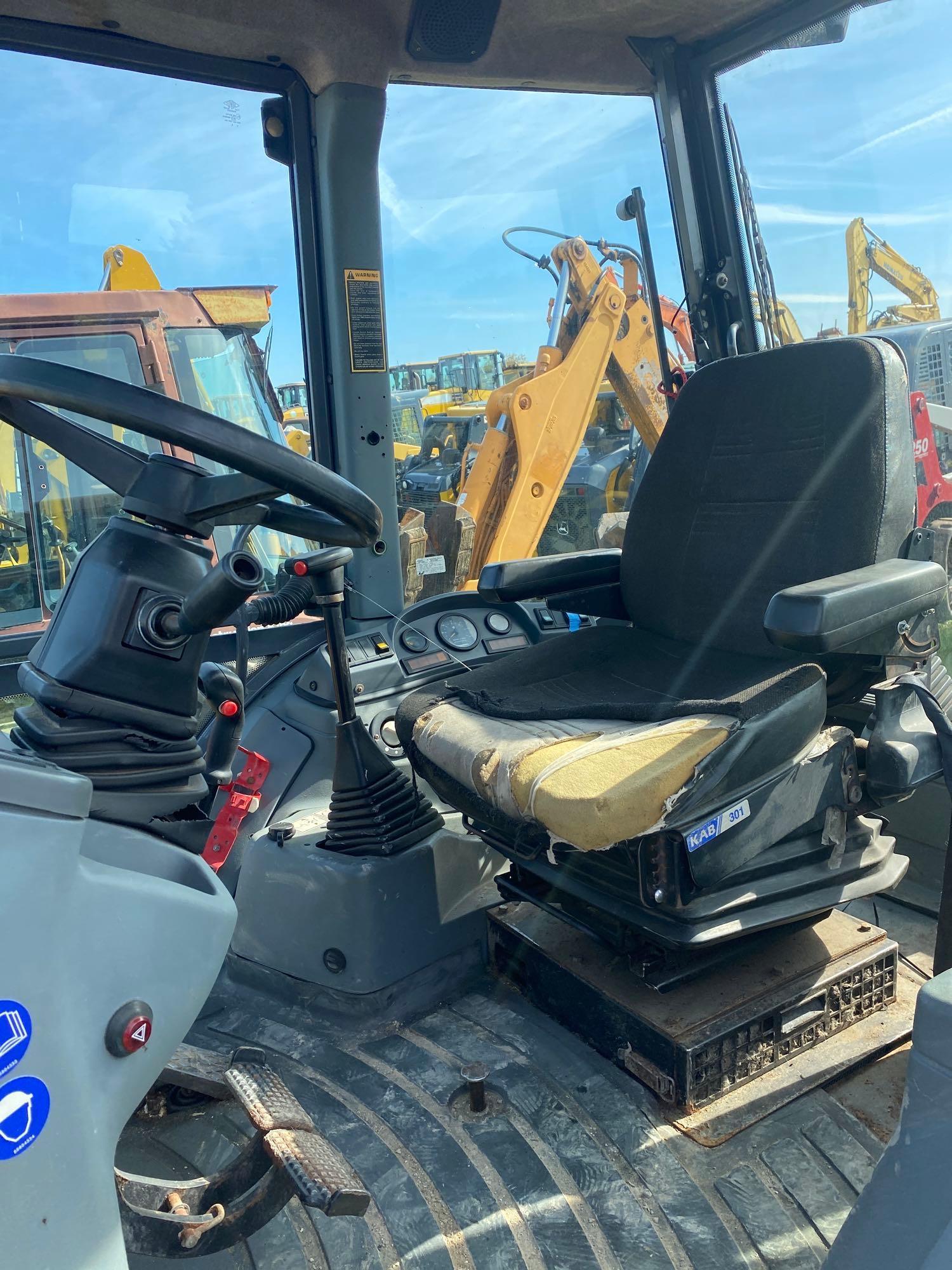 New Holland 655E, Cab, Heat, 4x4, Ext hoe, Aux Hyd, 4-n-1 Bucket, SN: 019165, Hours: 3663