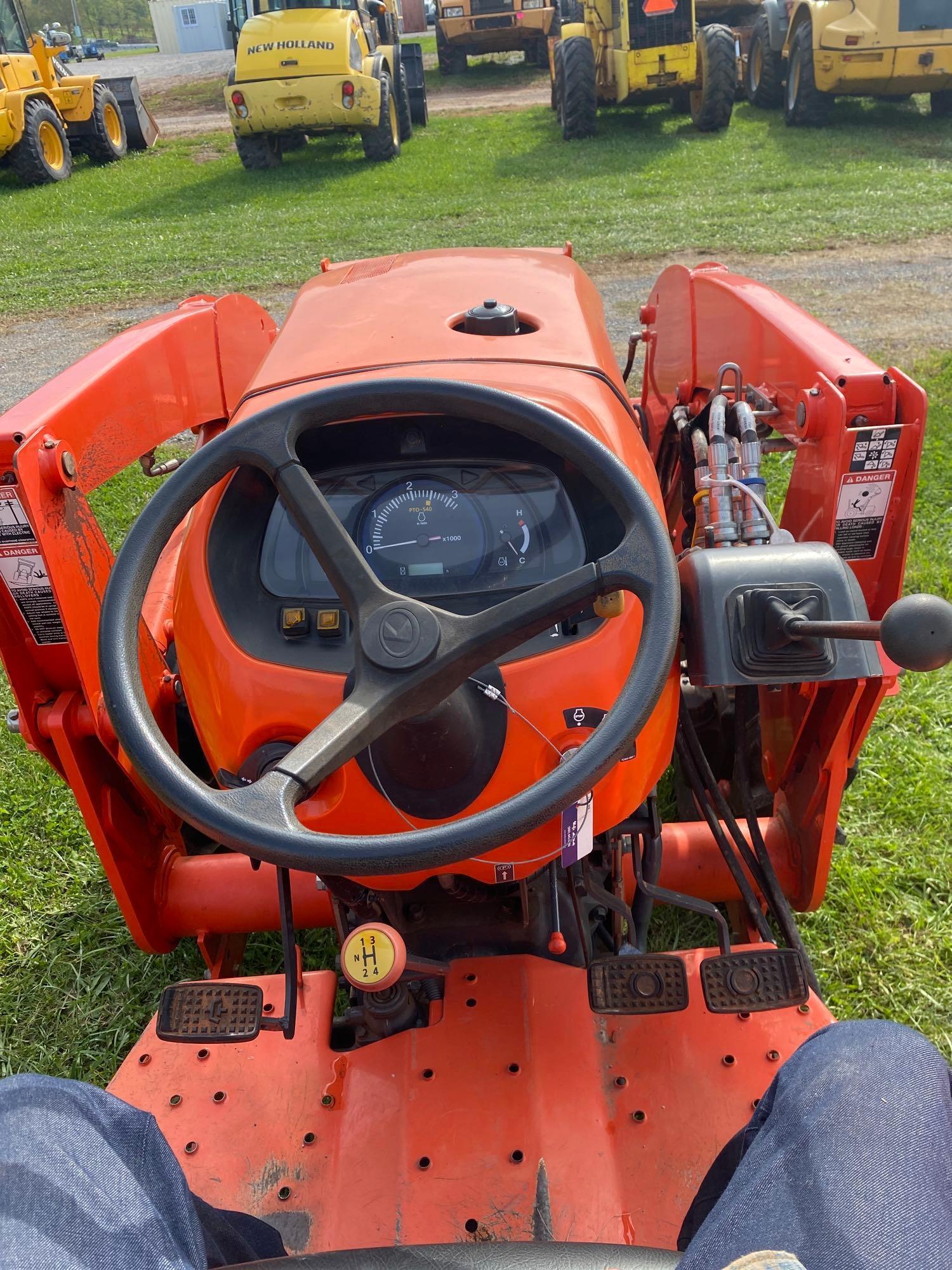 Kubota L4701 w/ LA765, SS Quick Attach, 3 PT PTO, 4x4, Hydstat, SN: L4701D59139, Hours: 504