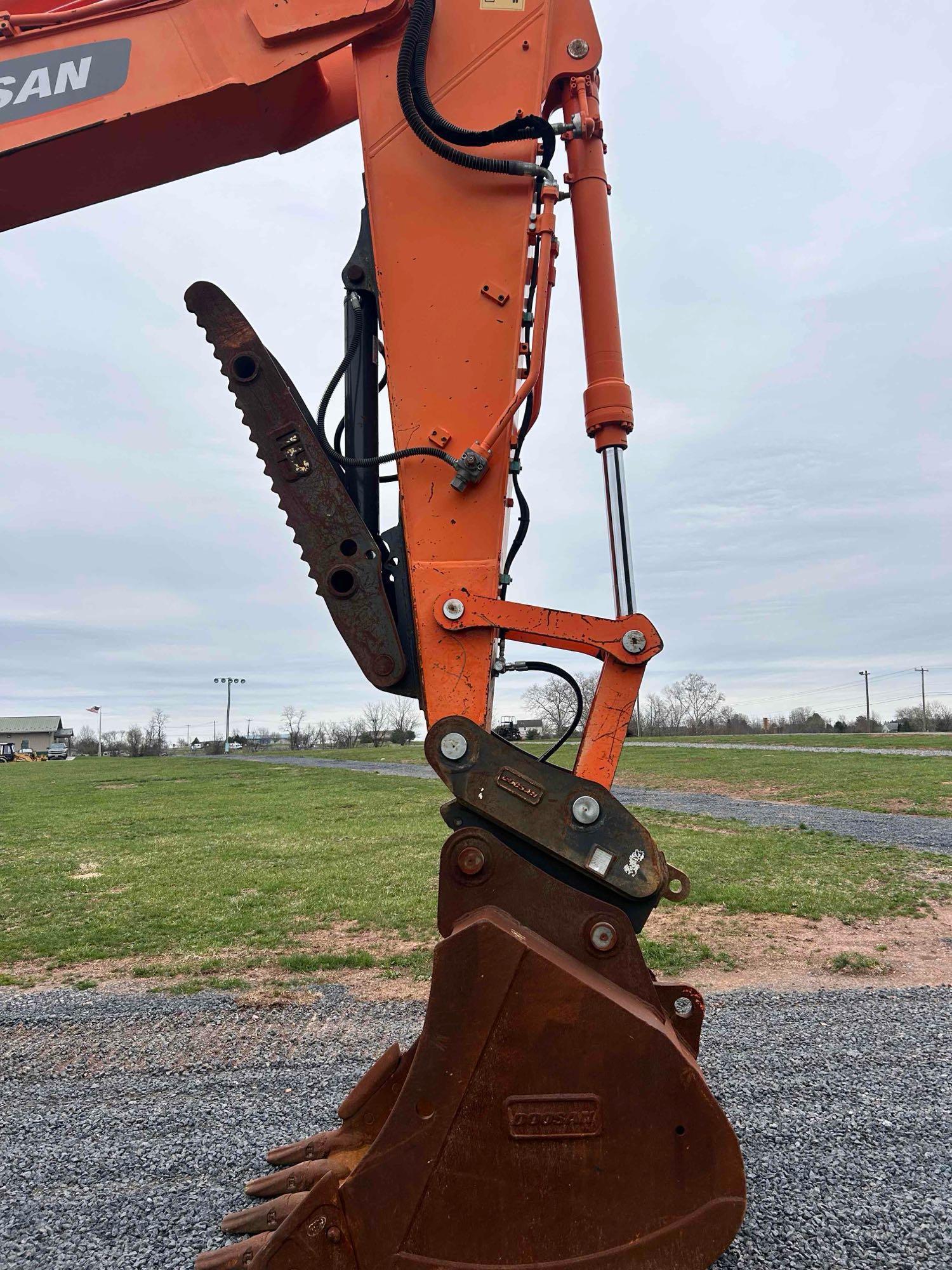 2014 Doosan DX180 LC-3