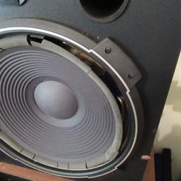 Four Realistic Speakers - Radio Shack