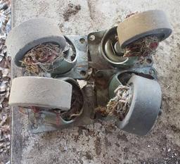 Lot of 4 Medium Casters