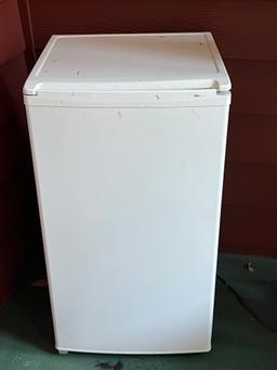 Sanyo 34” Tall Refrigerator with Small Freezer Model SR-367W