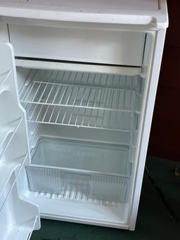 Sanyo 34” Tall Refrigerator with Small Freezer Model SR-367W